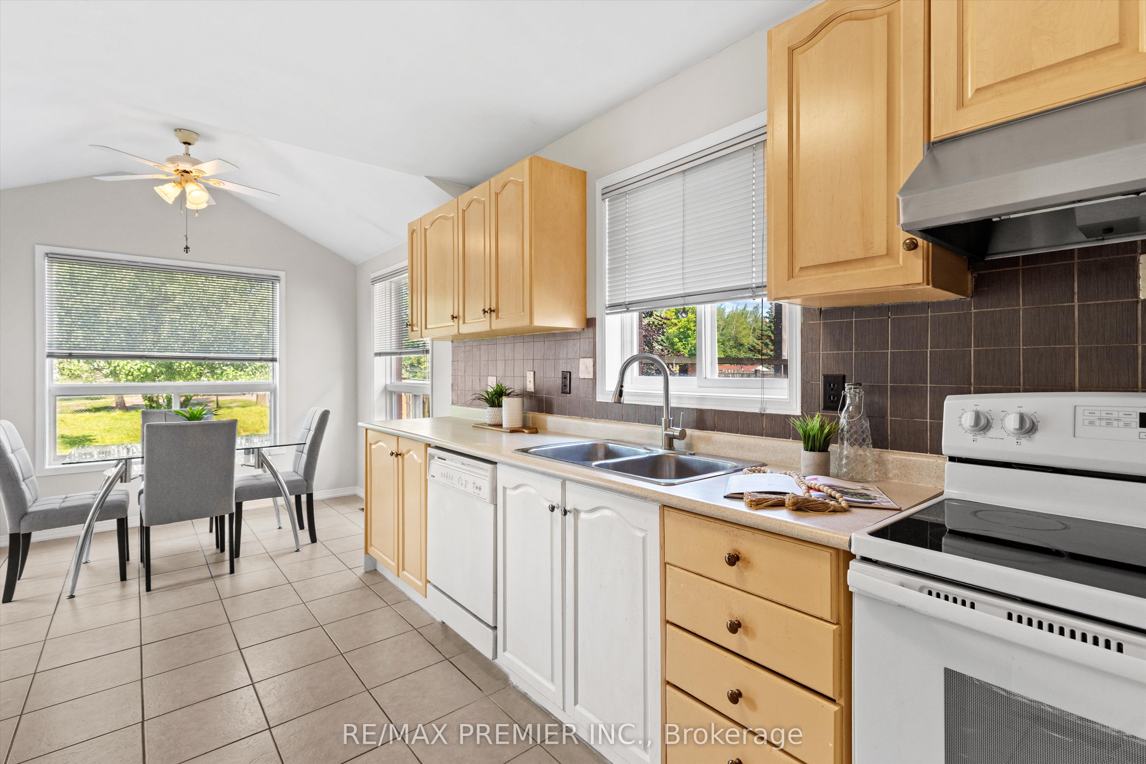 2272 Warrington Way Property Photo 6