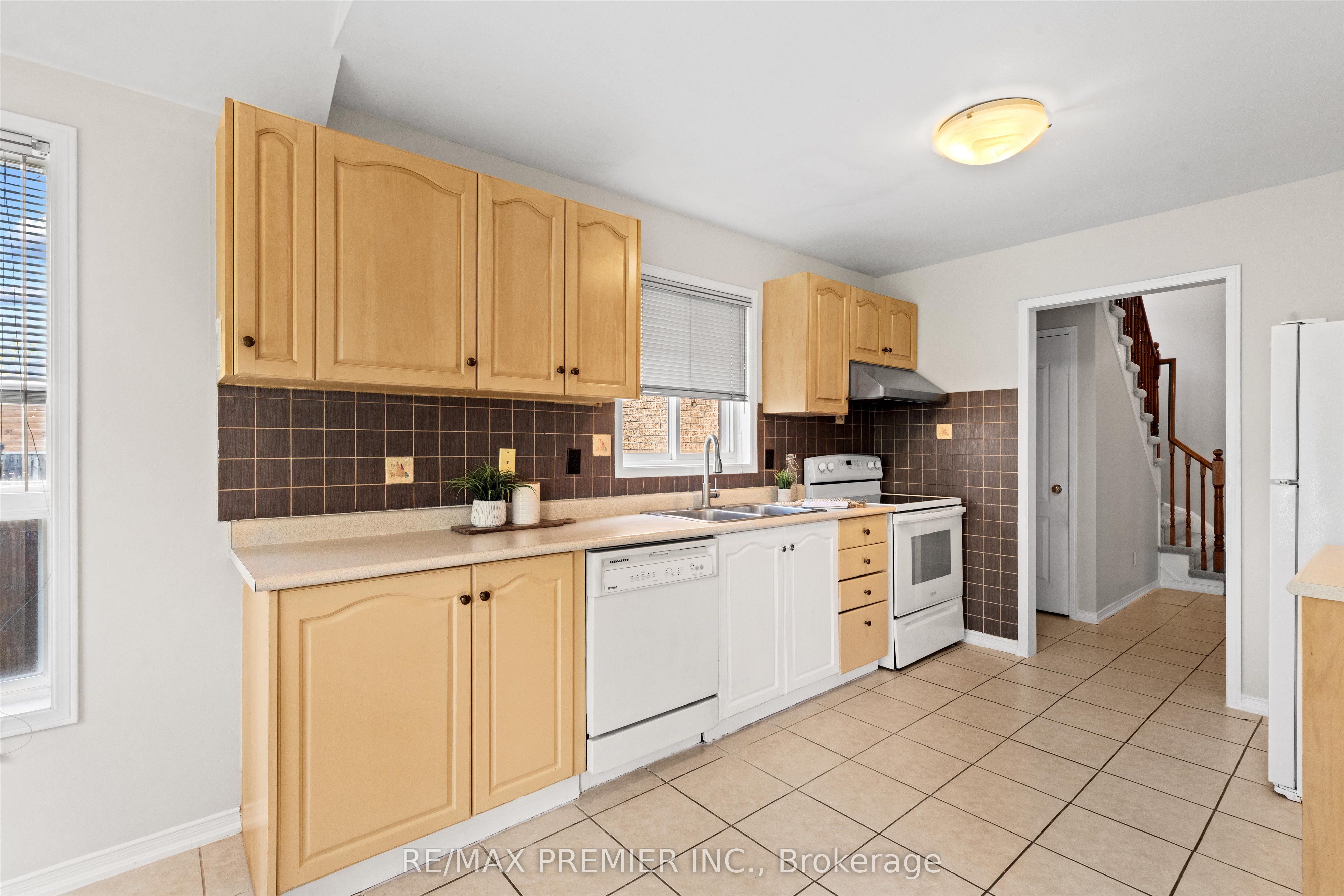 2272 Warrington Way Property Photo 7