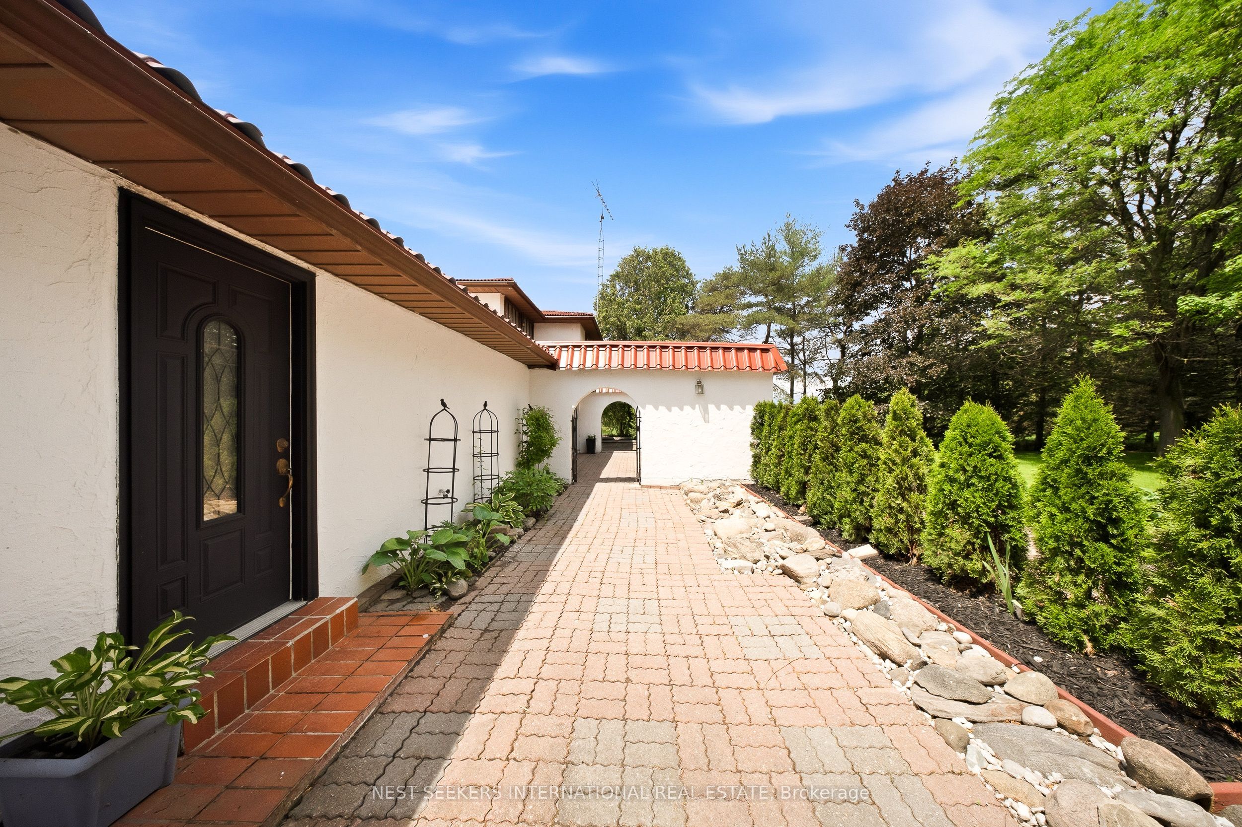 17520 Keele Street Property Photo 4