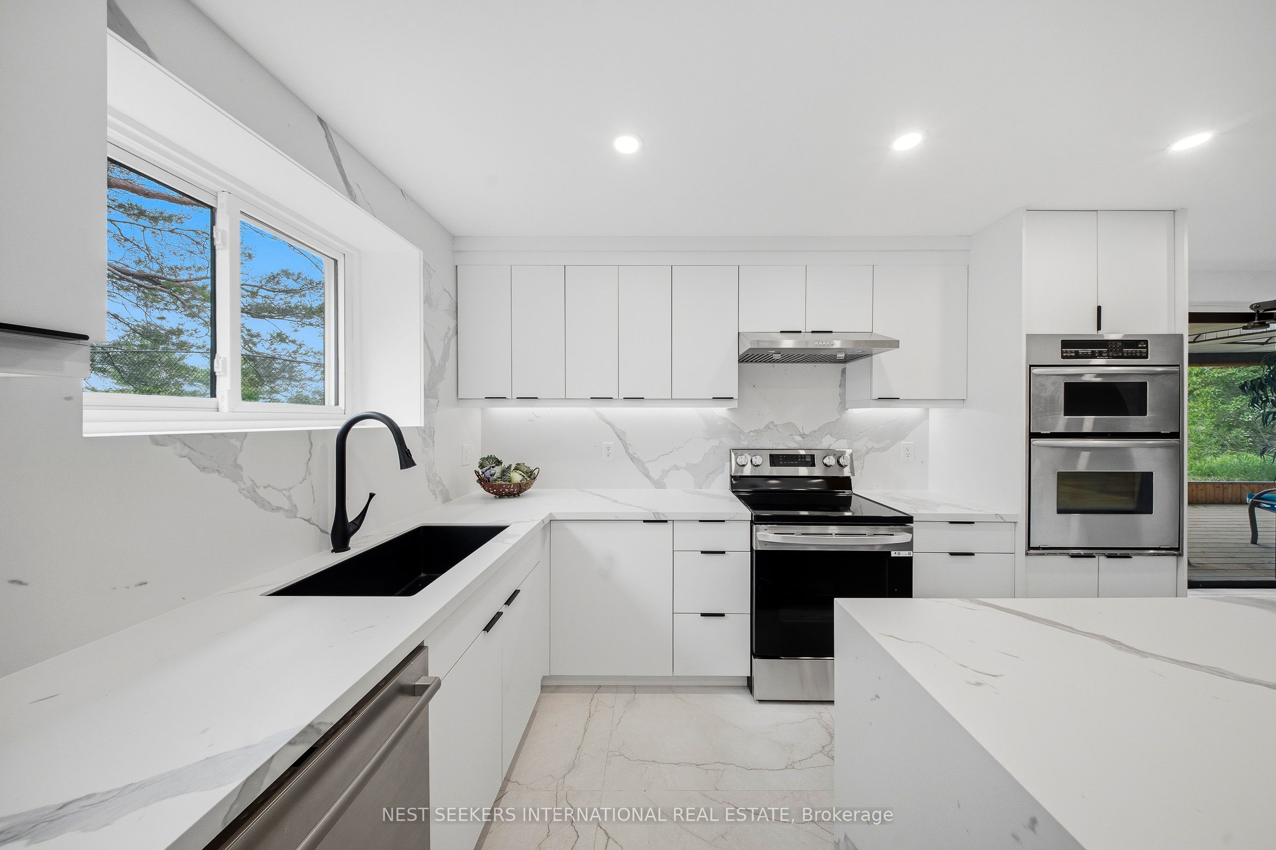 17520 Keele Street Property Photo 14