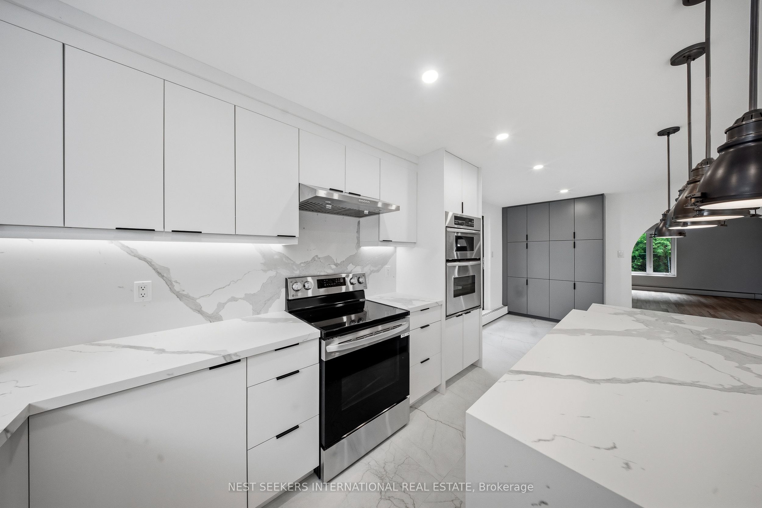 17520 Keele Street Property Photo 16