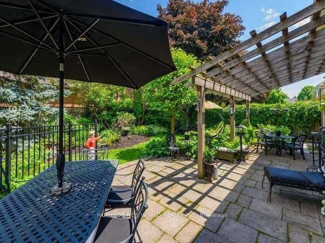 47 Hedgewood Drive Property Photo 3