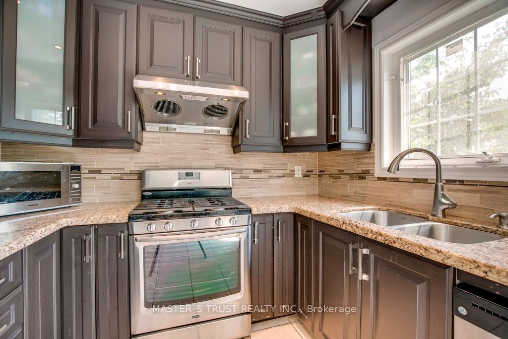 626 Society Crescent Property Photo 10