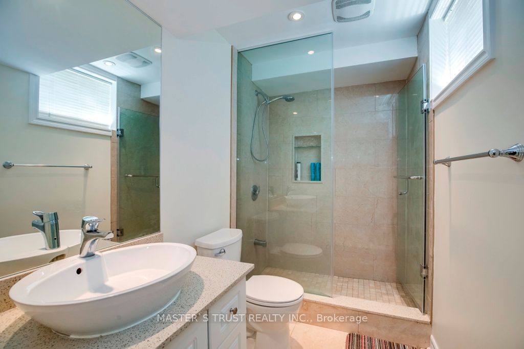 626 Society Crescent Property Photo 25