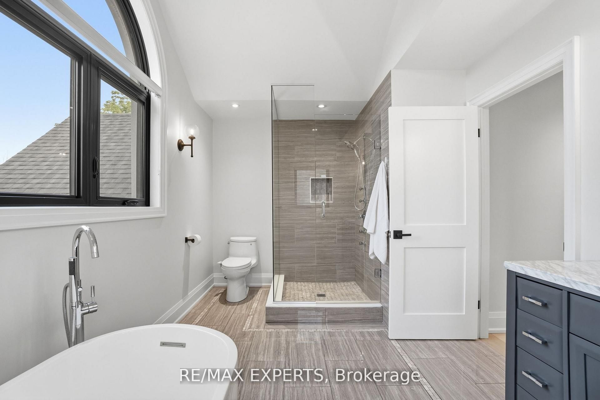 8 Brent Road Property Photo 23