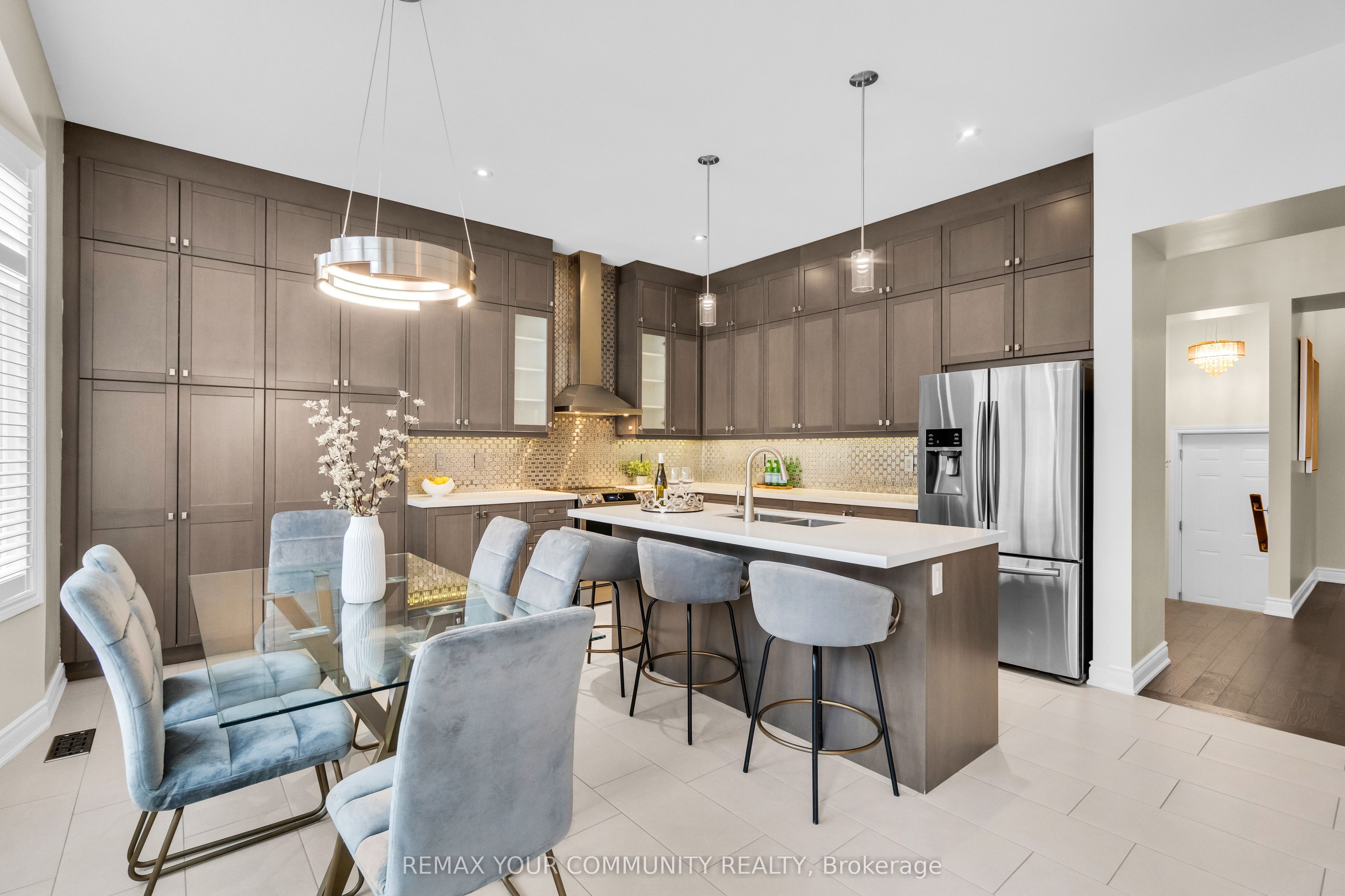 8 King Boulevard Property Photo 2