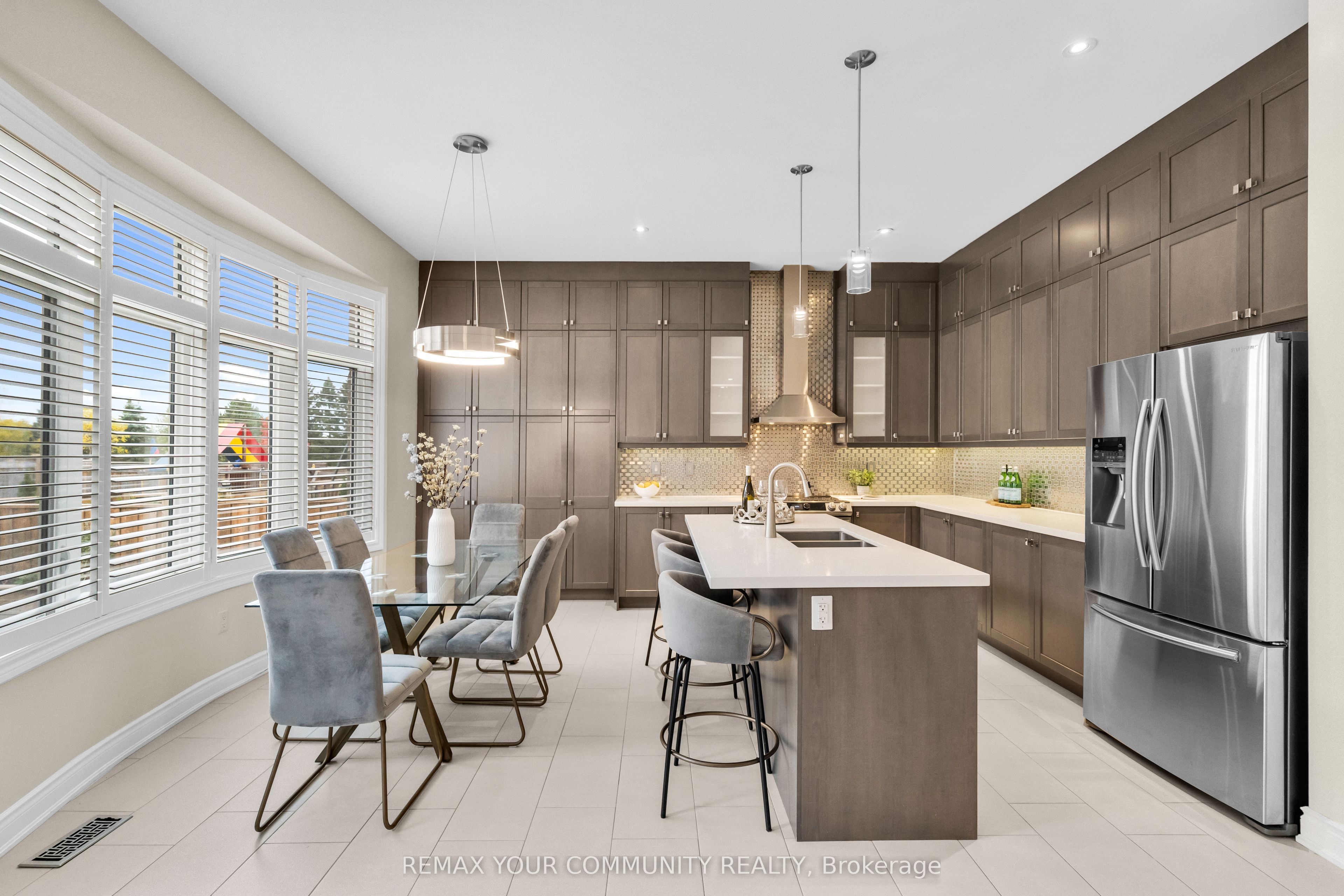 8 King Boulevard Property Photo 3