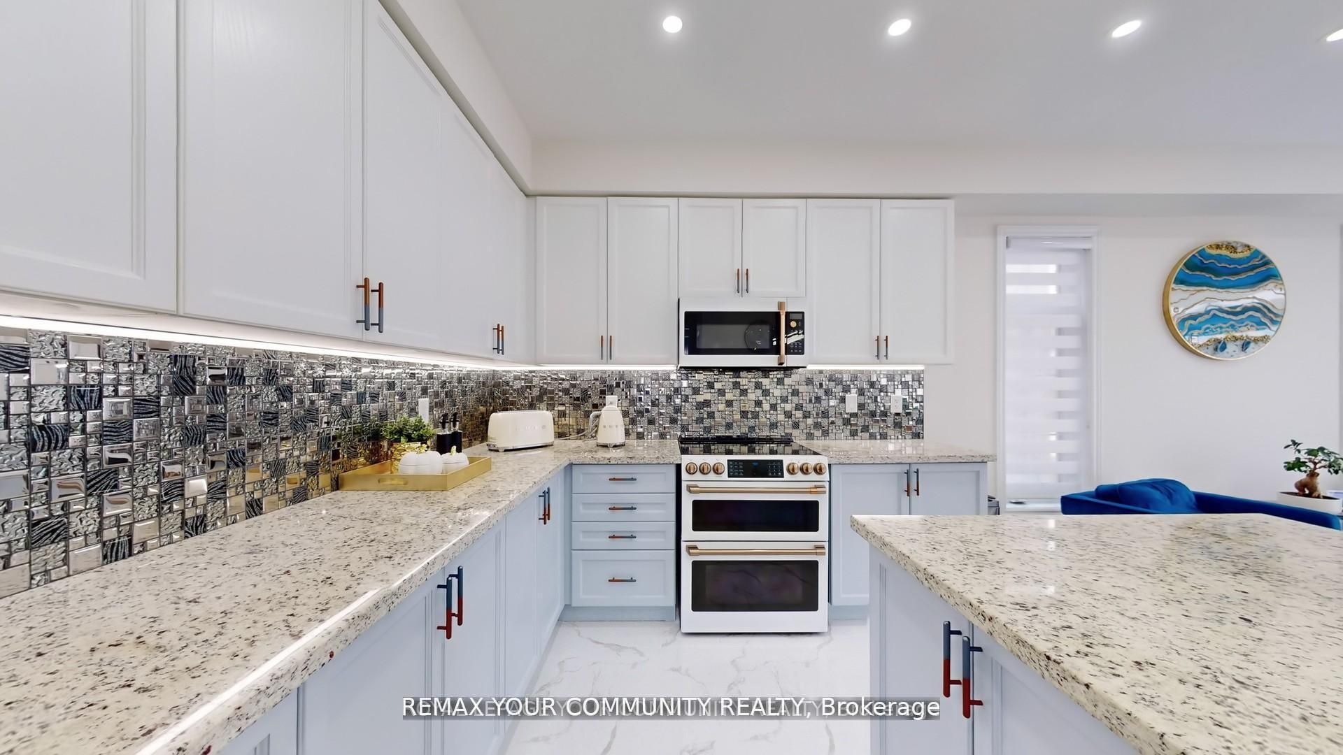 1072 Wickham Road Property Photo 11