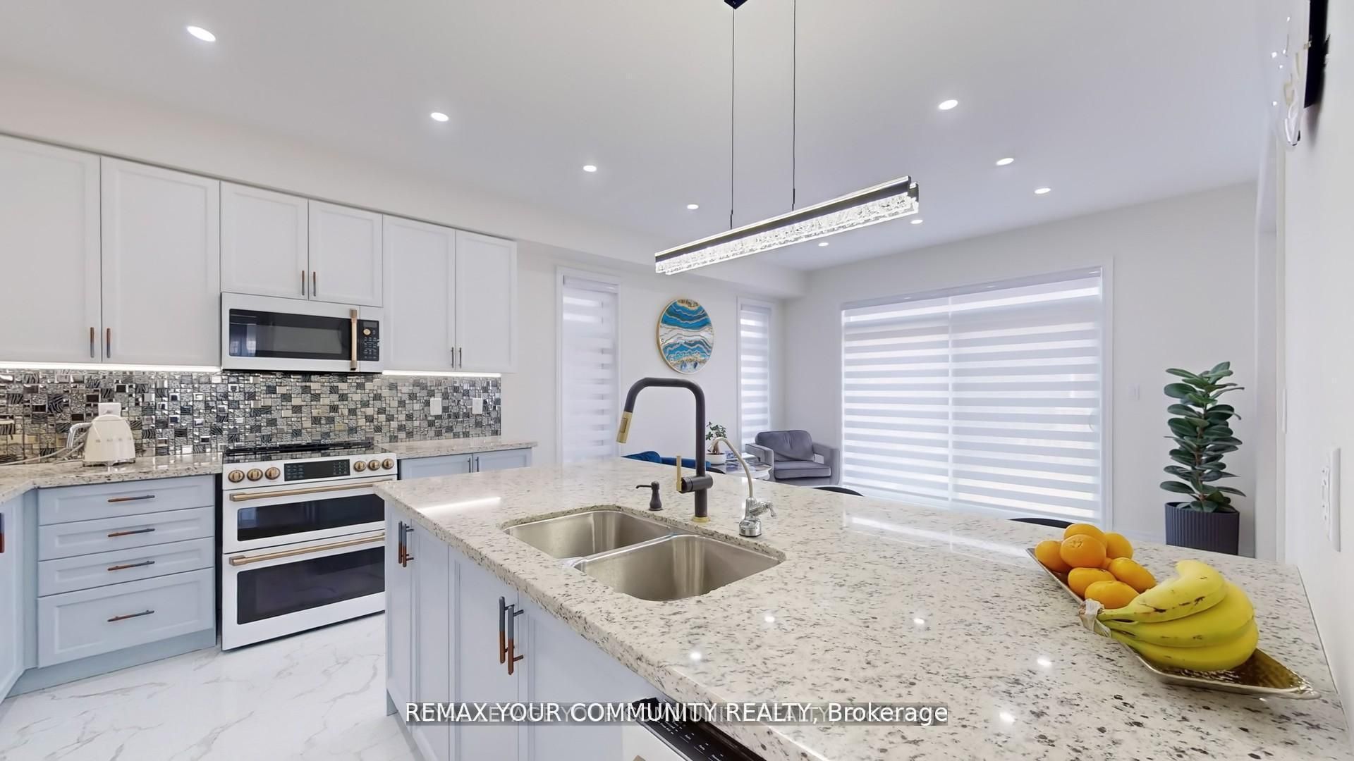 1072 Wickham Road Property Photo 13