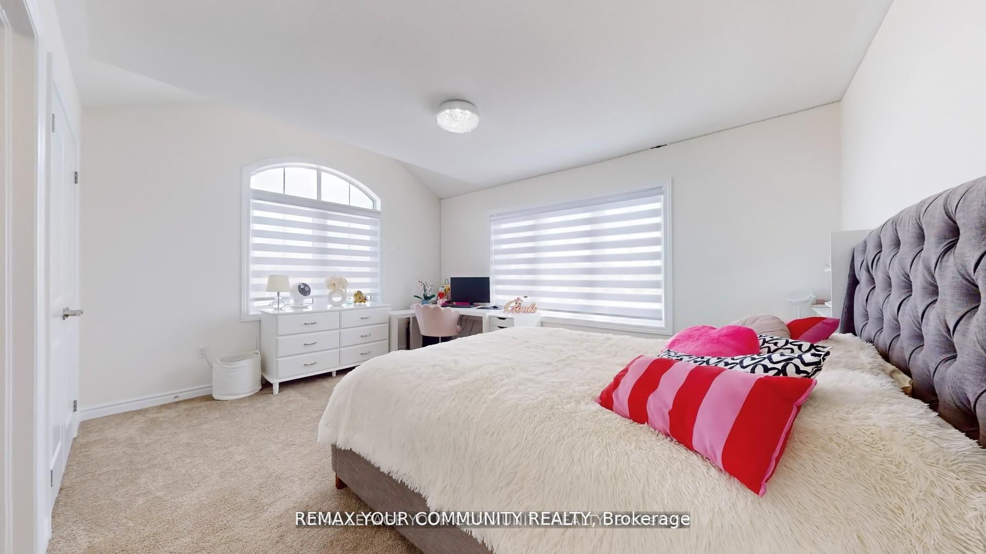 1072 Wickham Road Property Photo 28