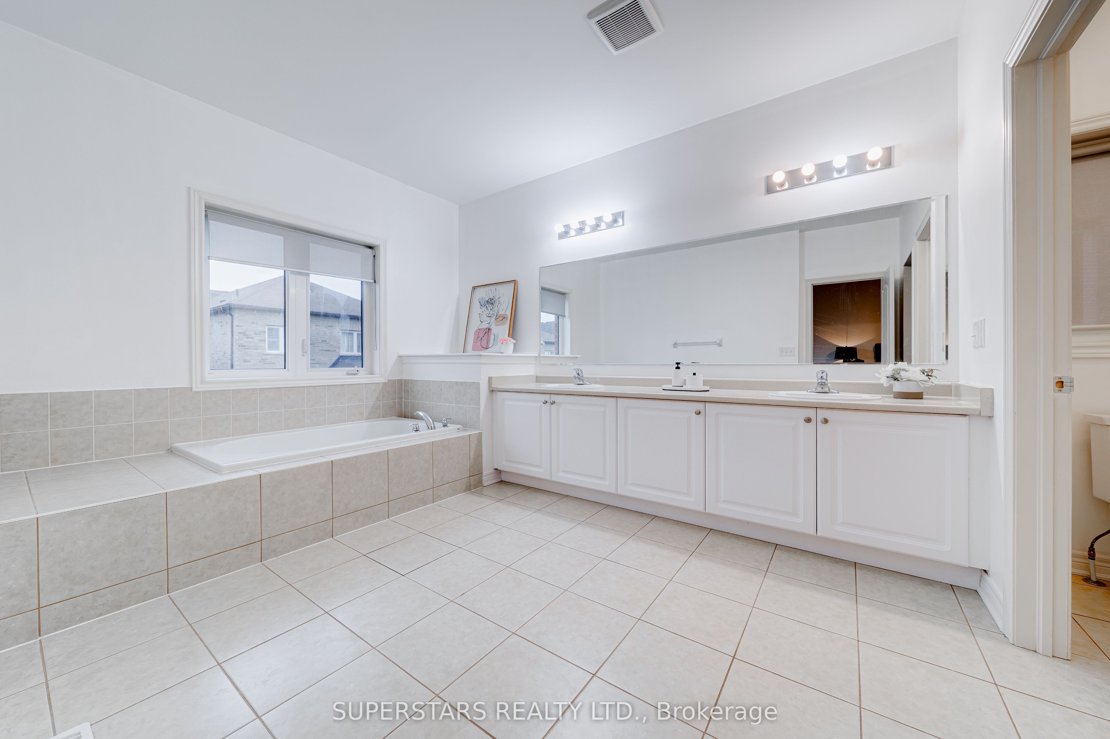 8 Kavanagh Avenue Property Photo 27