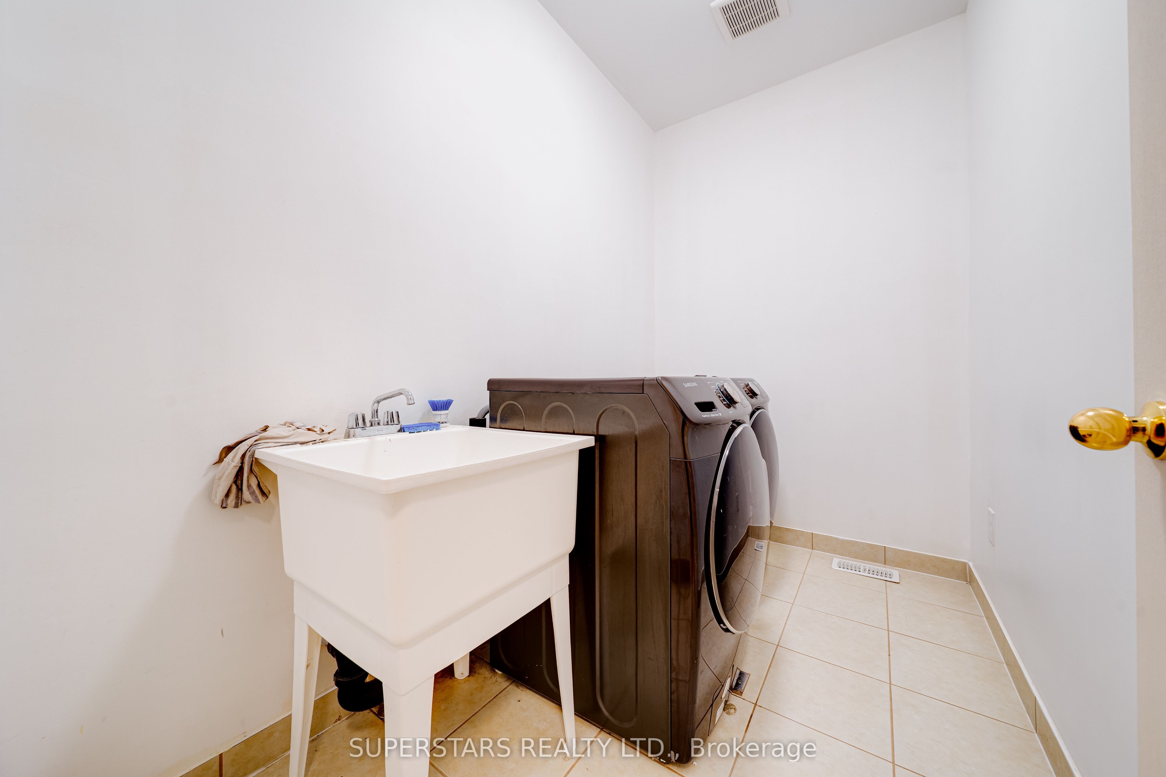 8 Kavanagh Avenue Property Photo 36