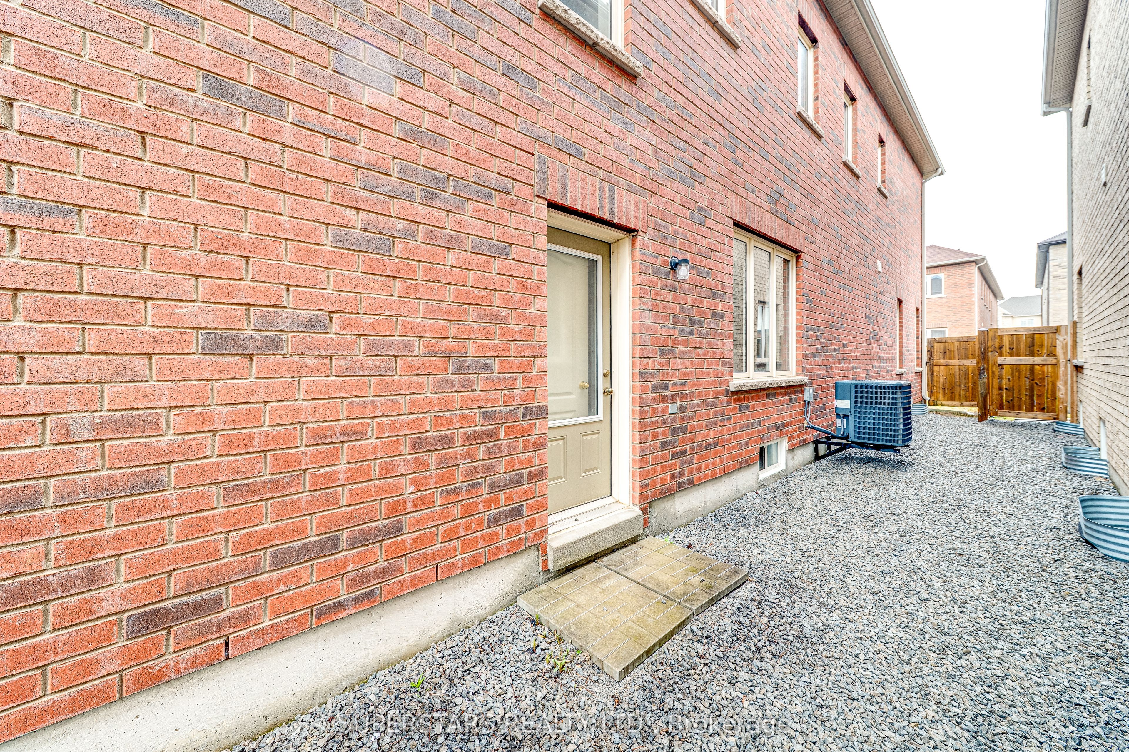 8 Kavanagh Avenue Property Photo 37