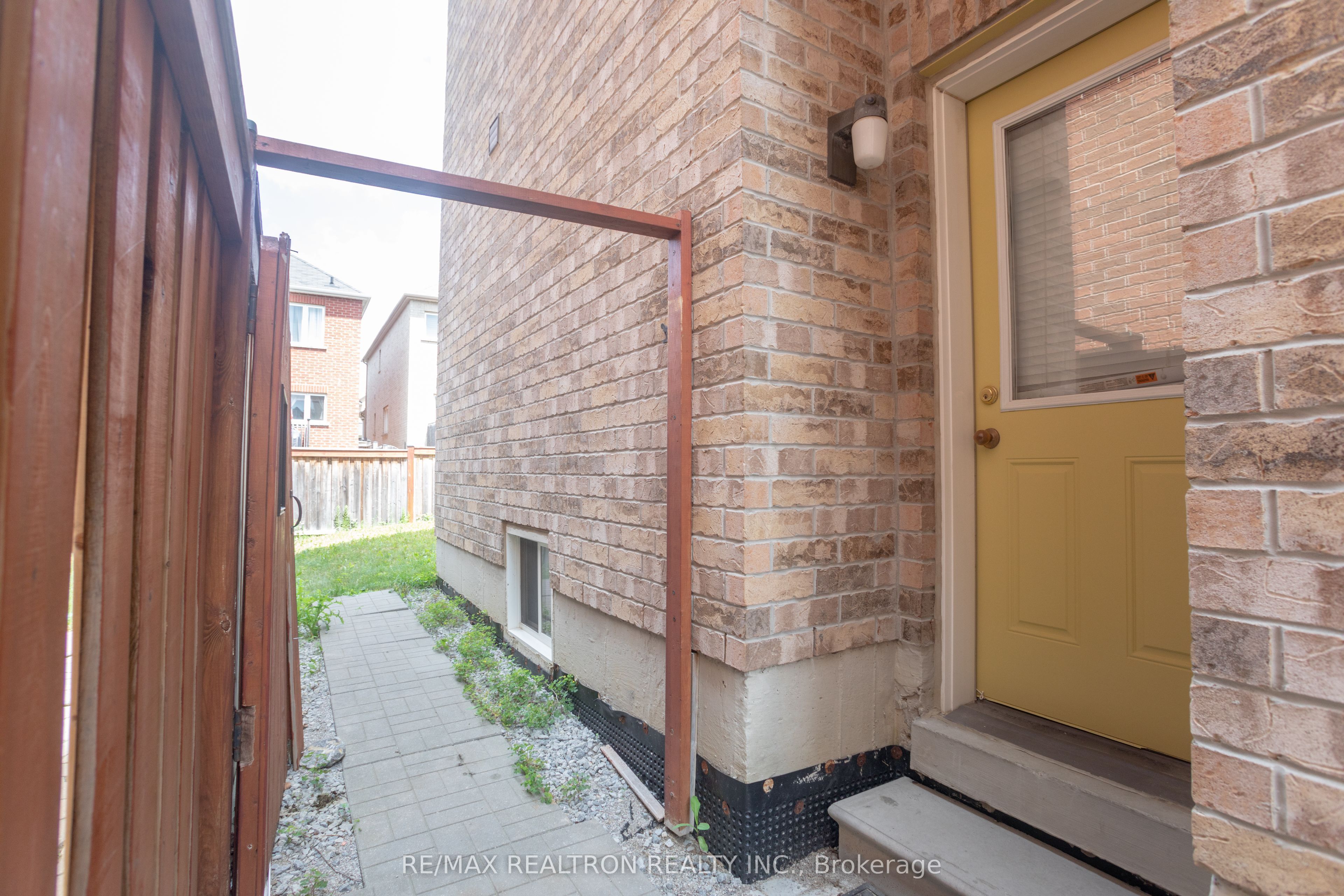 54 Chayna Crescent Property Photo 2