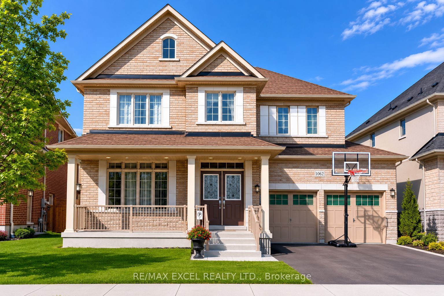 1062 Blackhall Crescent Property Photo 1