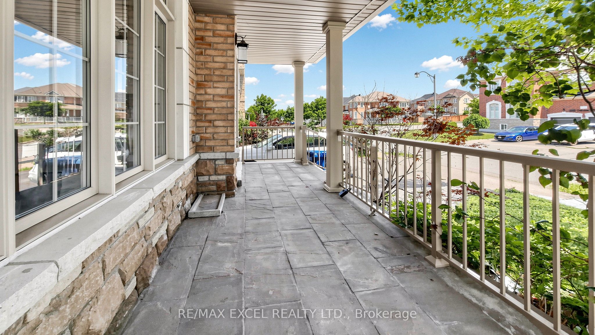 1062 Blackhall Crescent Property Photo 3
