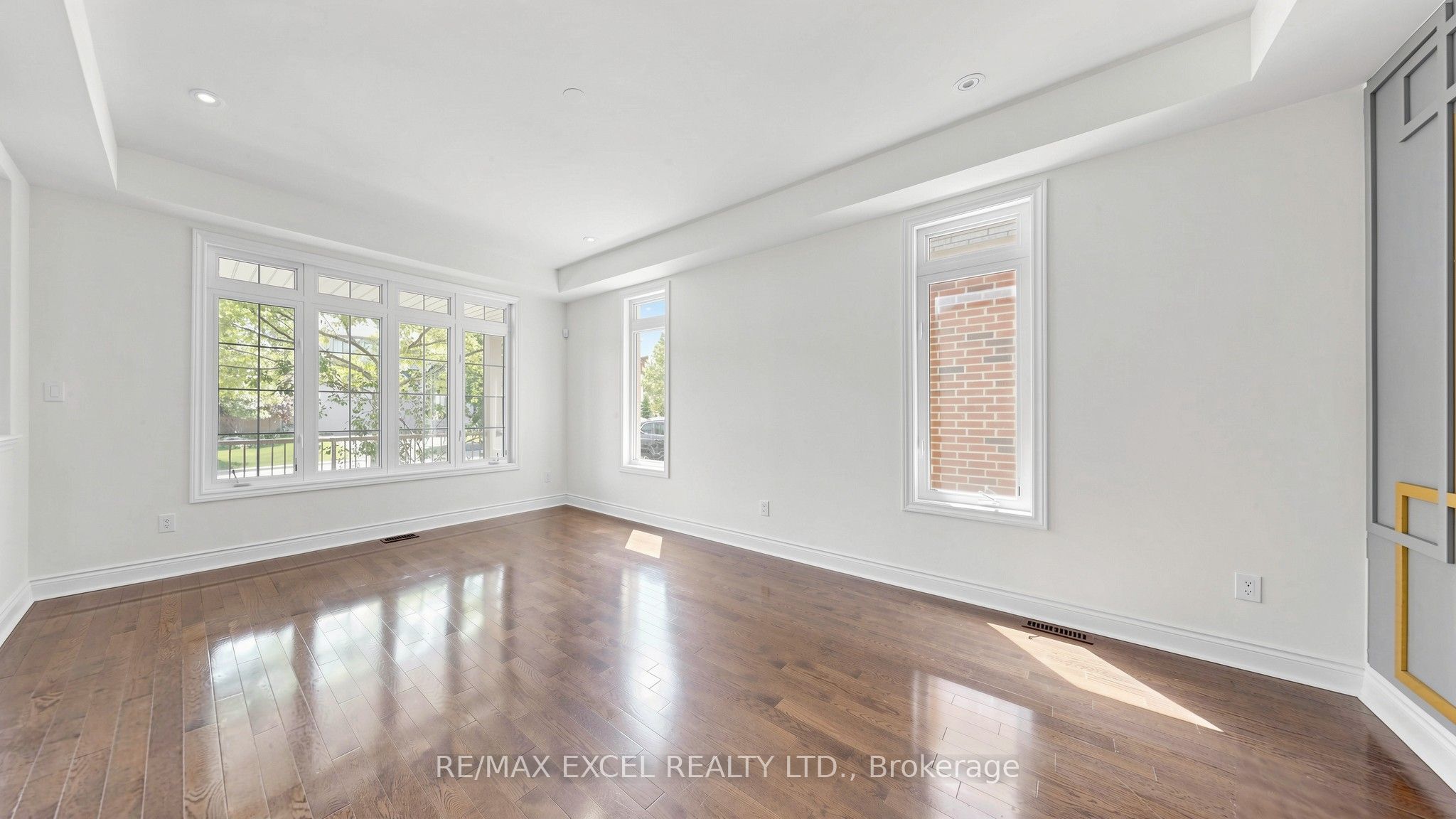 1062 Blackhall Crescent Property Photo 4
