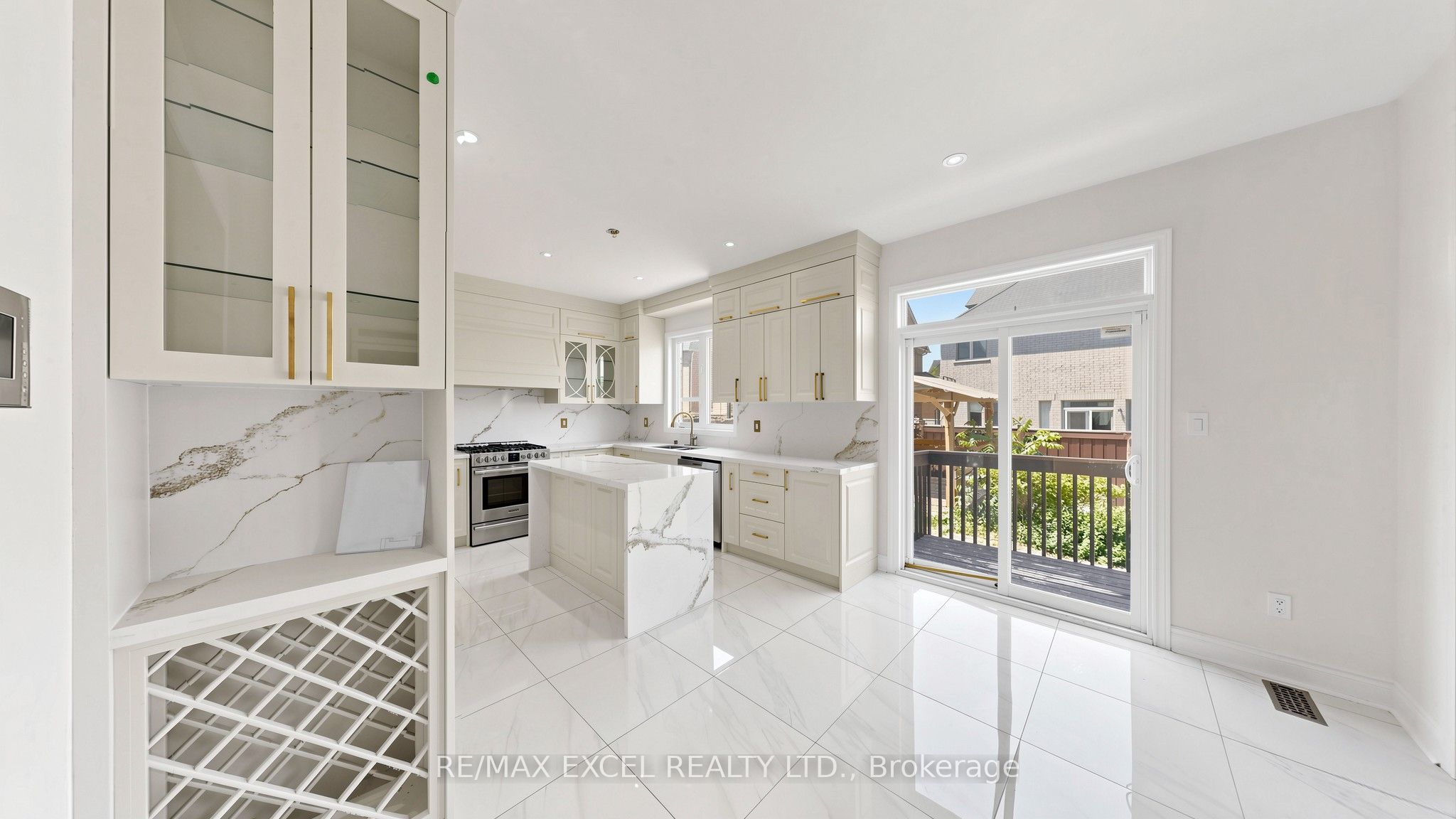1062 Blackhall Crescent Property Photo 21