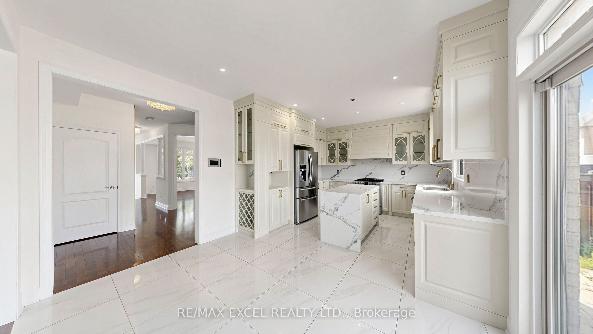 1062 Blackhall Crescent Property Photo 22