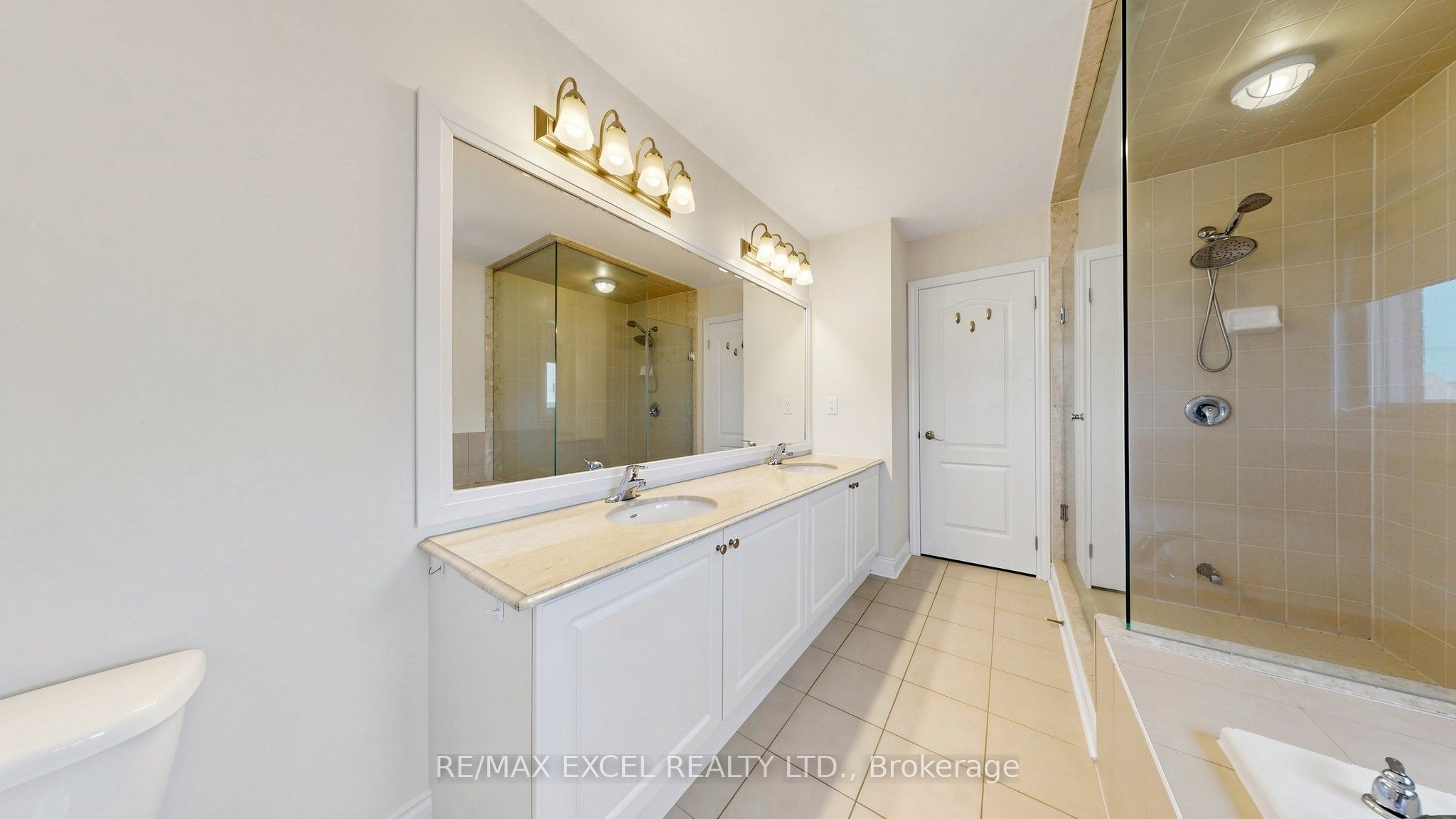 1062 Blackhall Crescent Property Photo 32