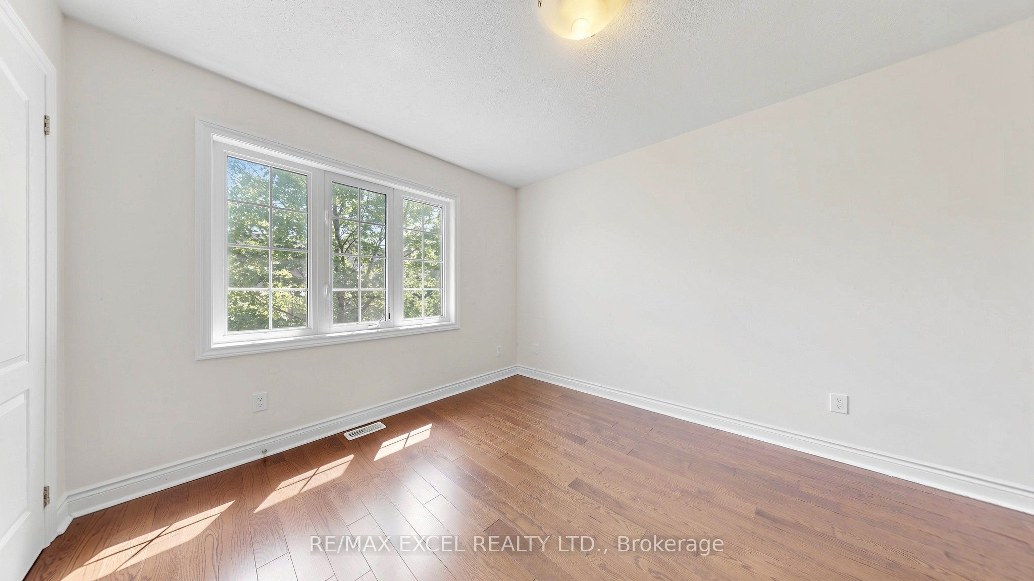 1062 Blackhall Crescent Property Photo 34