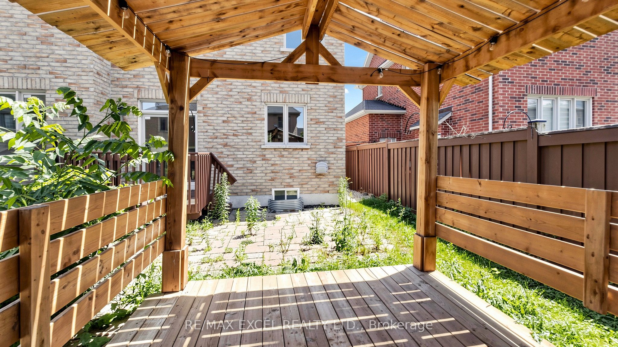 1062 Blackhall Crescent Property Photo 42
