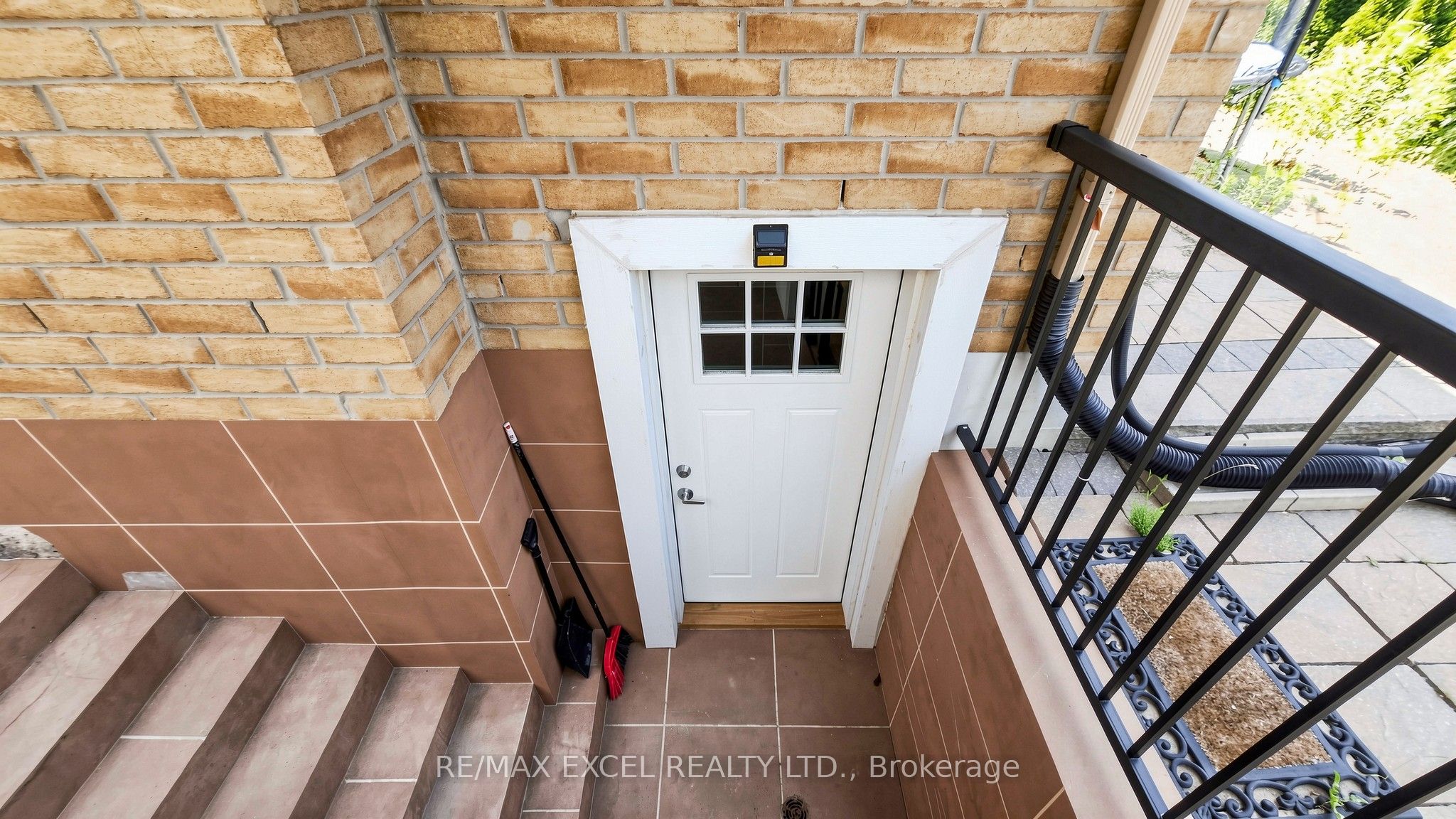 1062 Blackhall Crescent Property Photo 43