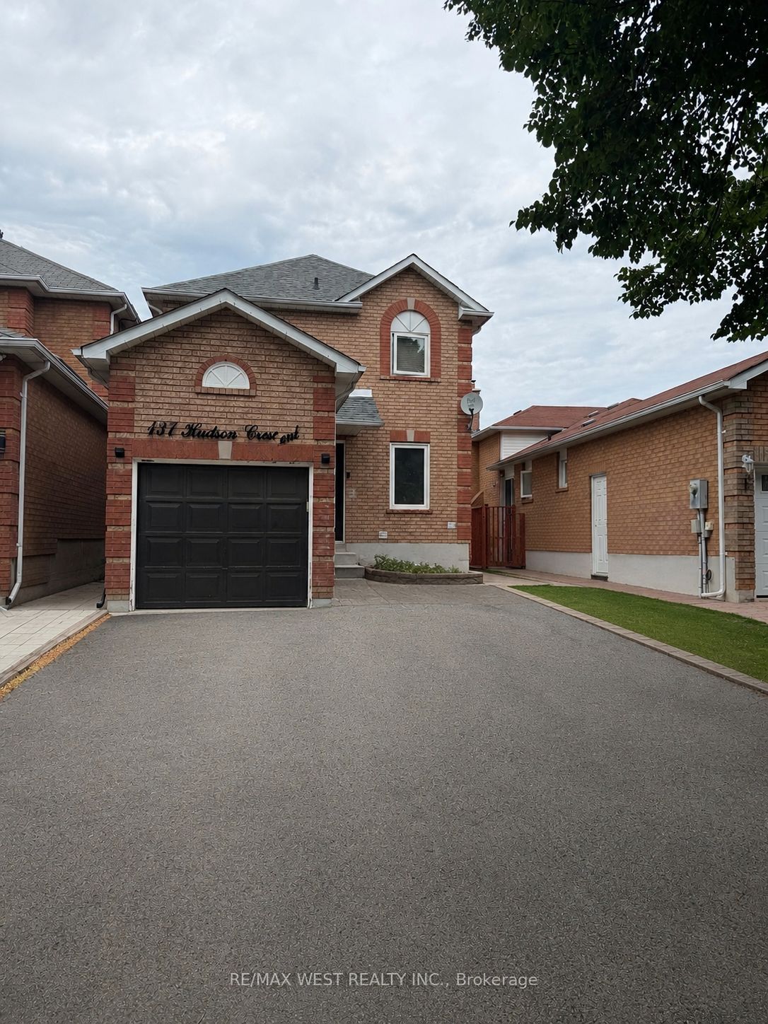 137 Hudson Crescent Property Photo 1