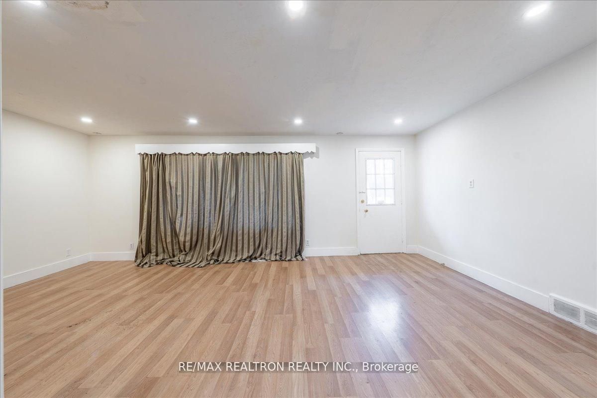 97 Park Crescent Property Photo 17