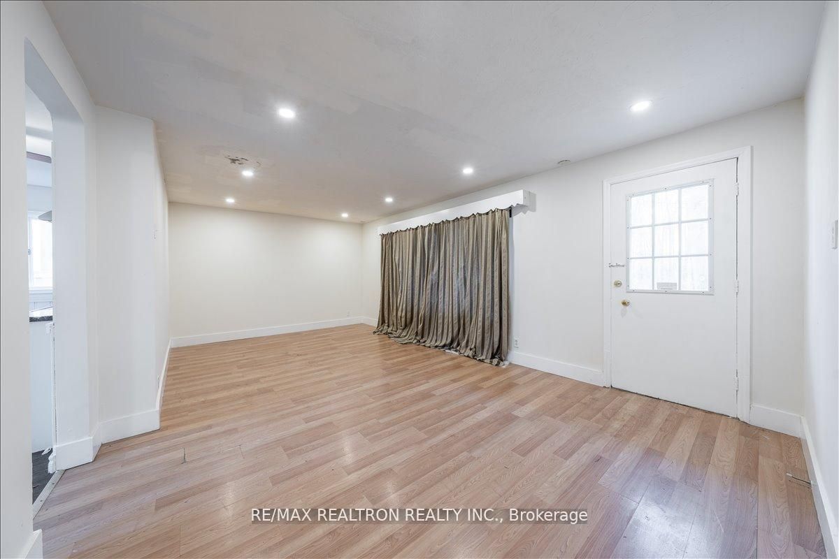 97 Park Crescent Property Photo 18