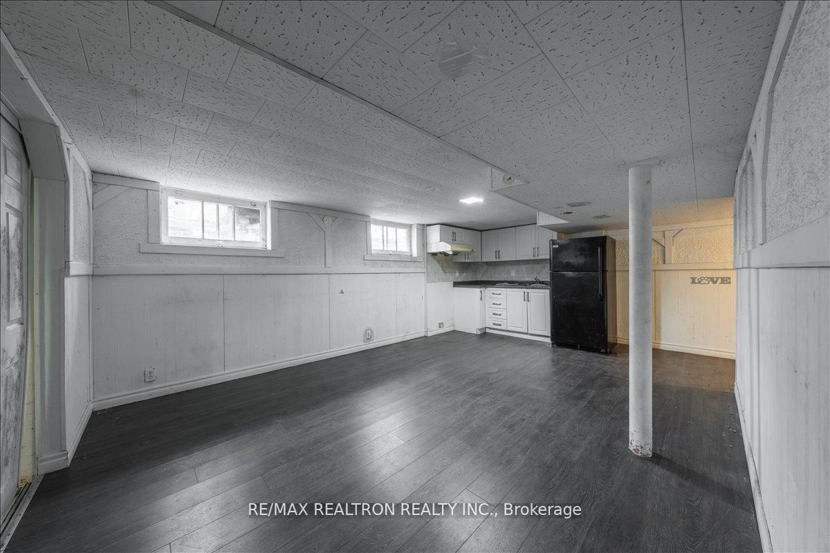 97 Park Crescent Property Photo 32