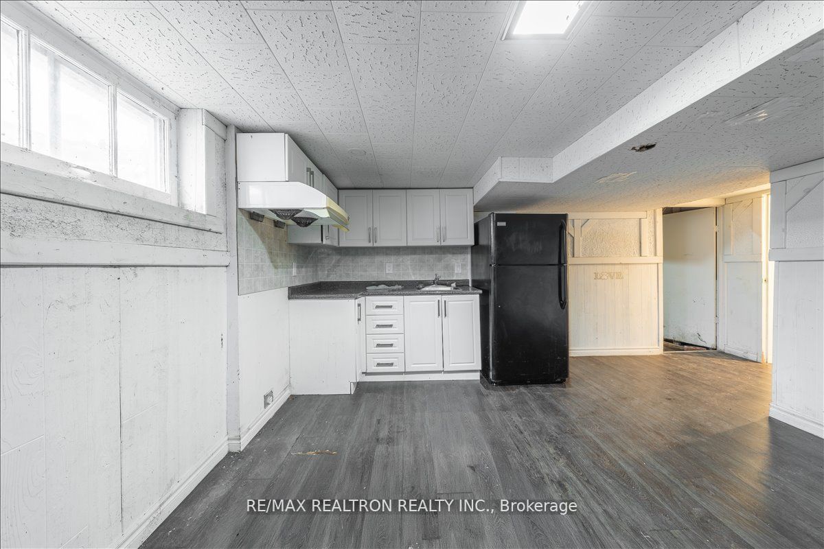 97 Park Crescent Property Photo 33