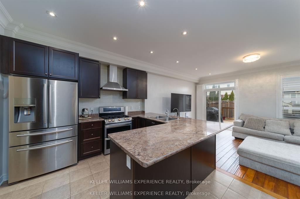 6 Weaver Terrace Property Photo 3