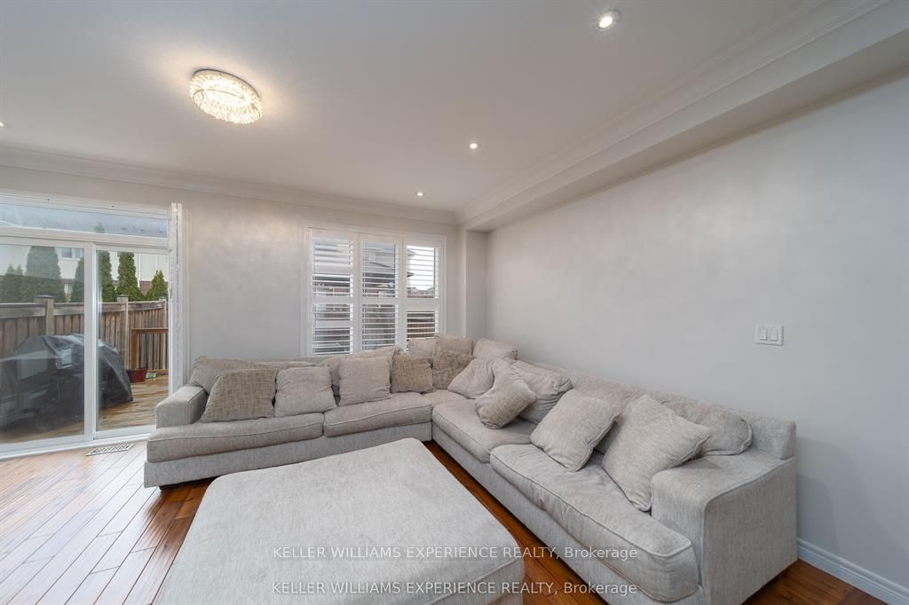 6 Weaver Terrace Property Photo 5
