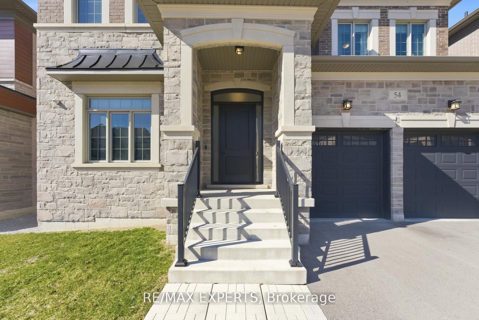 54 Winthrop Crescent Property Photo 2