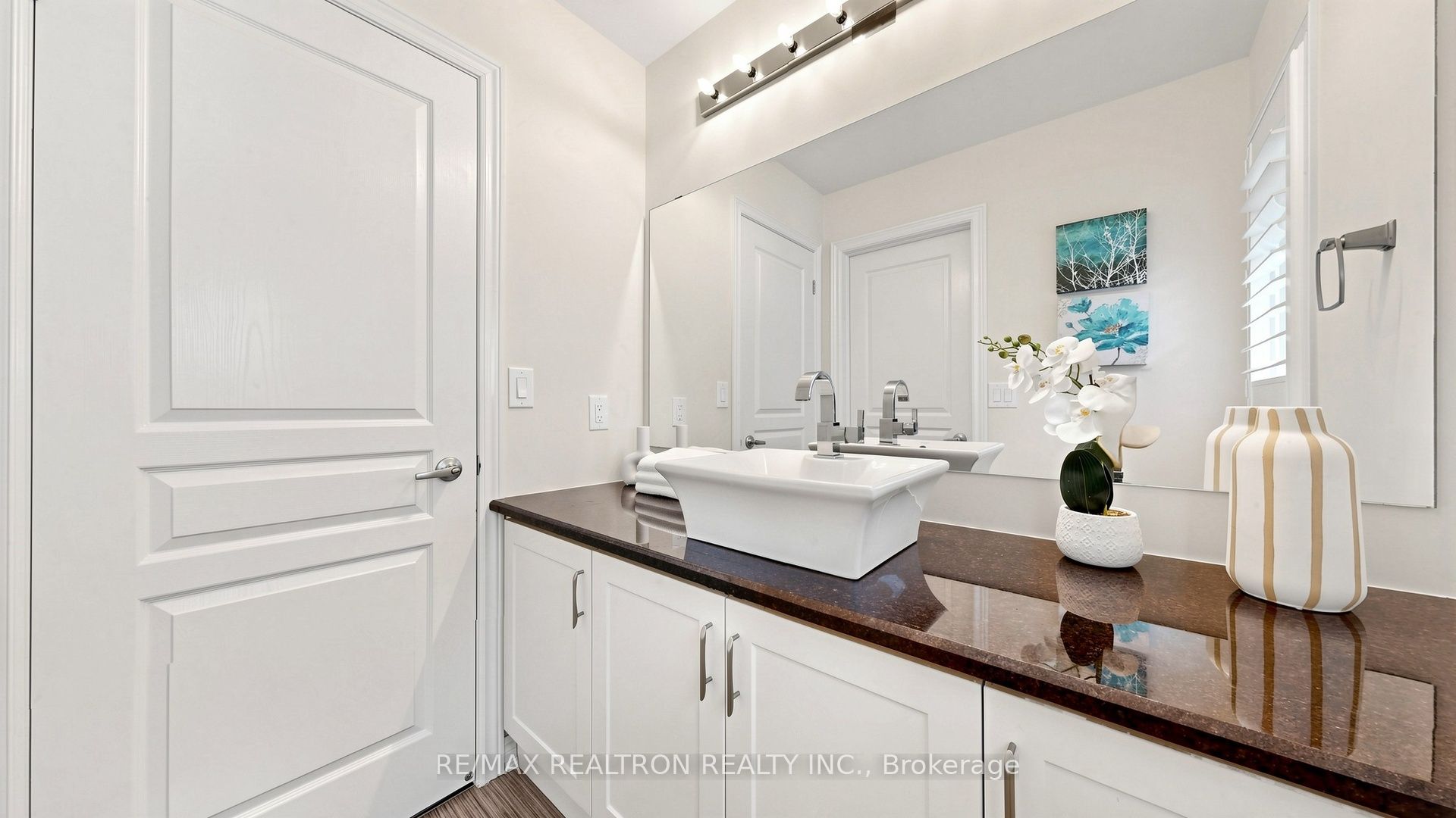 7 Military Court Property Photo 35