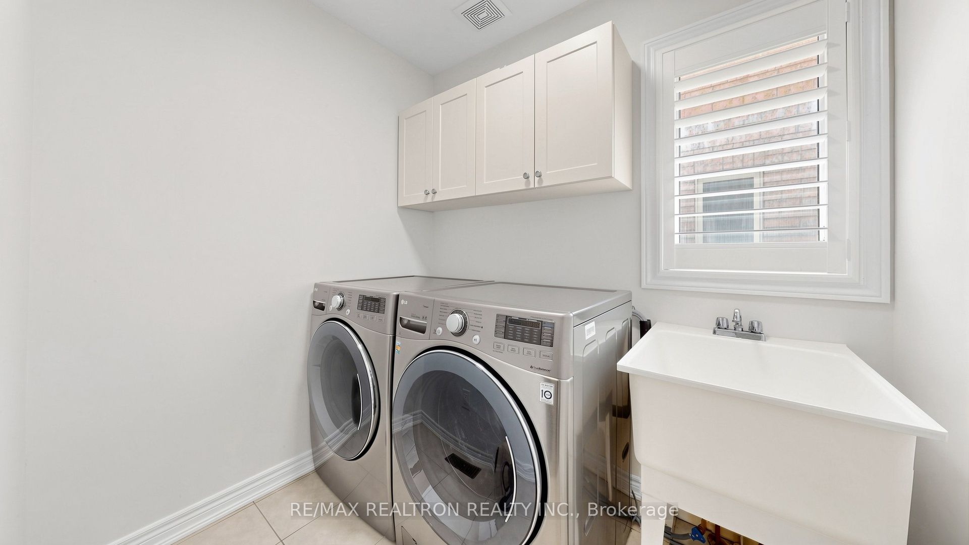 7 Military Court Property Photo 37