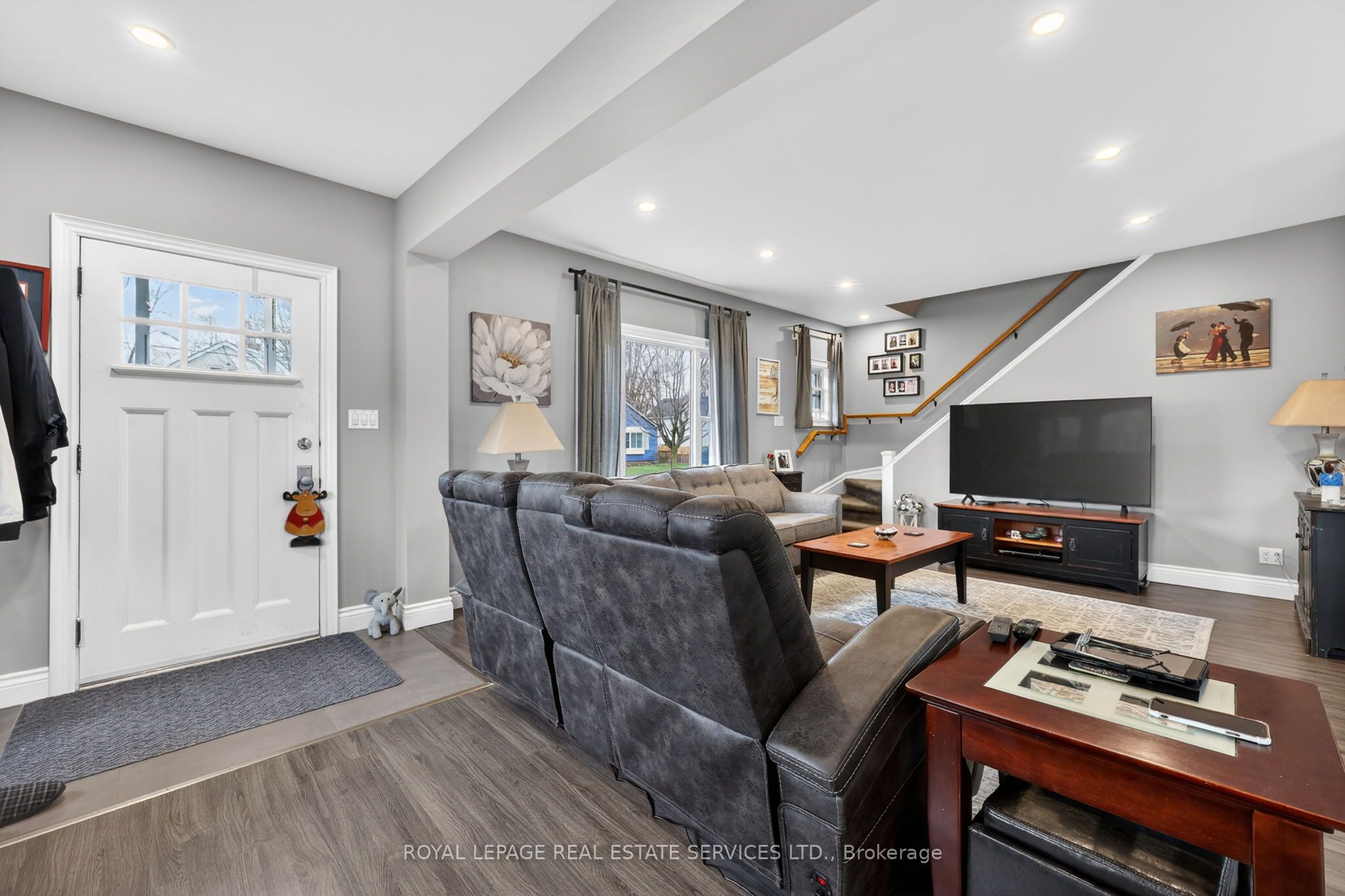 71 Centre Street S Property Photo 5
