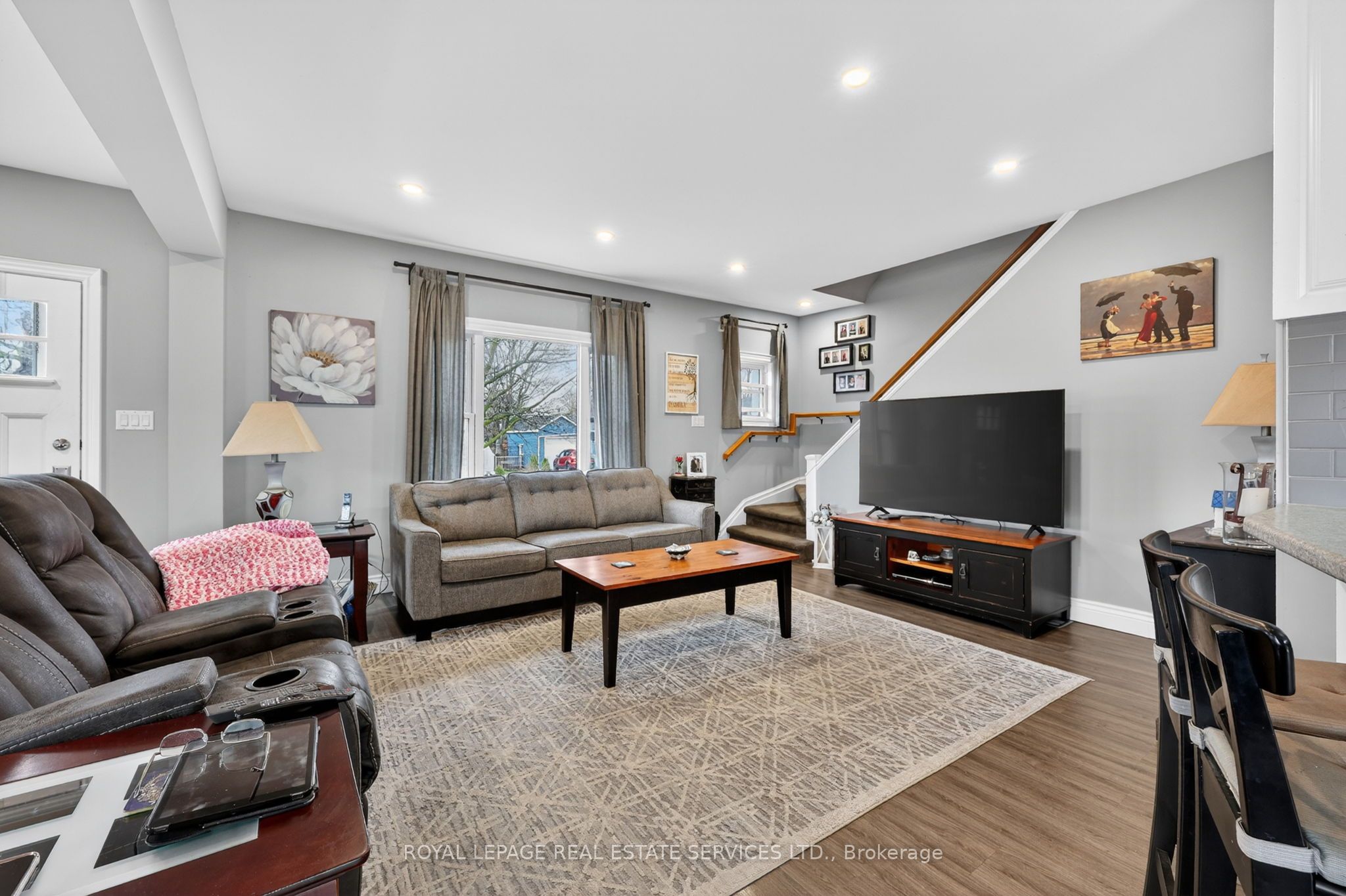 71 Centre Street S Property Photo 6