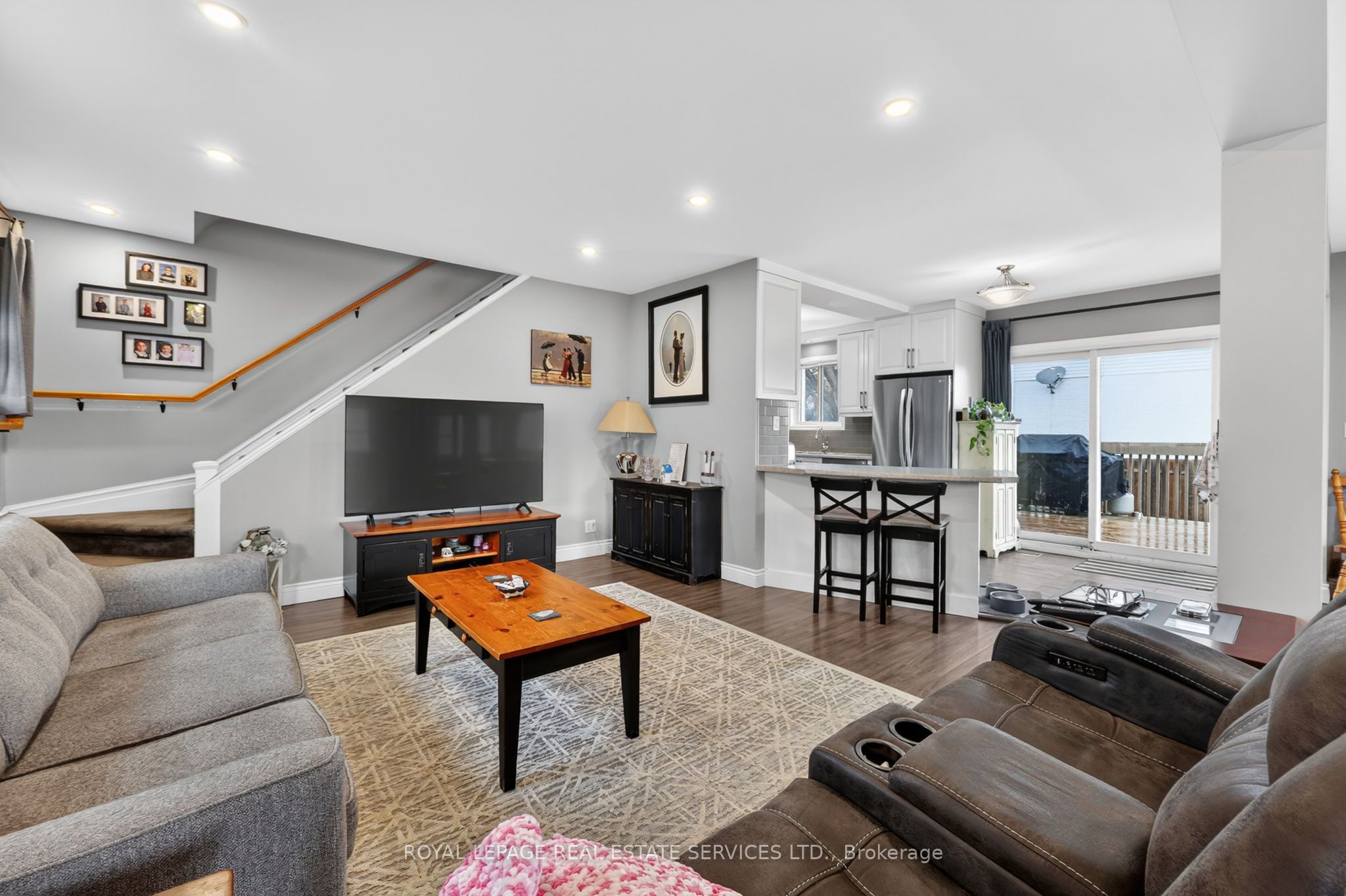 71 Centre Street S Property Photo 9