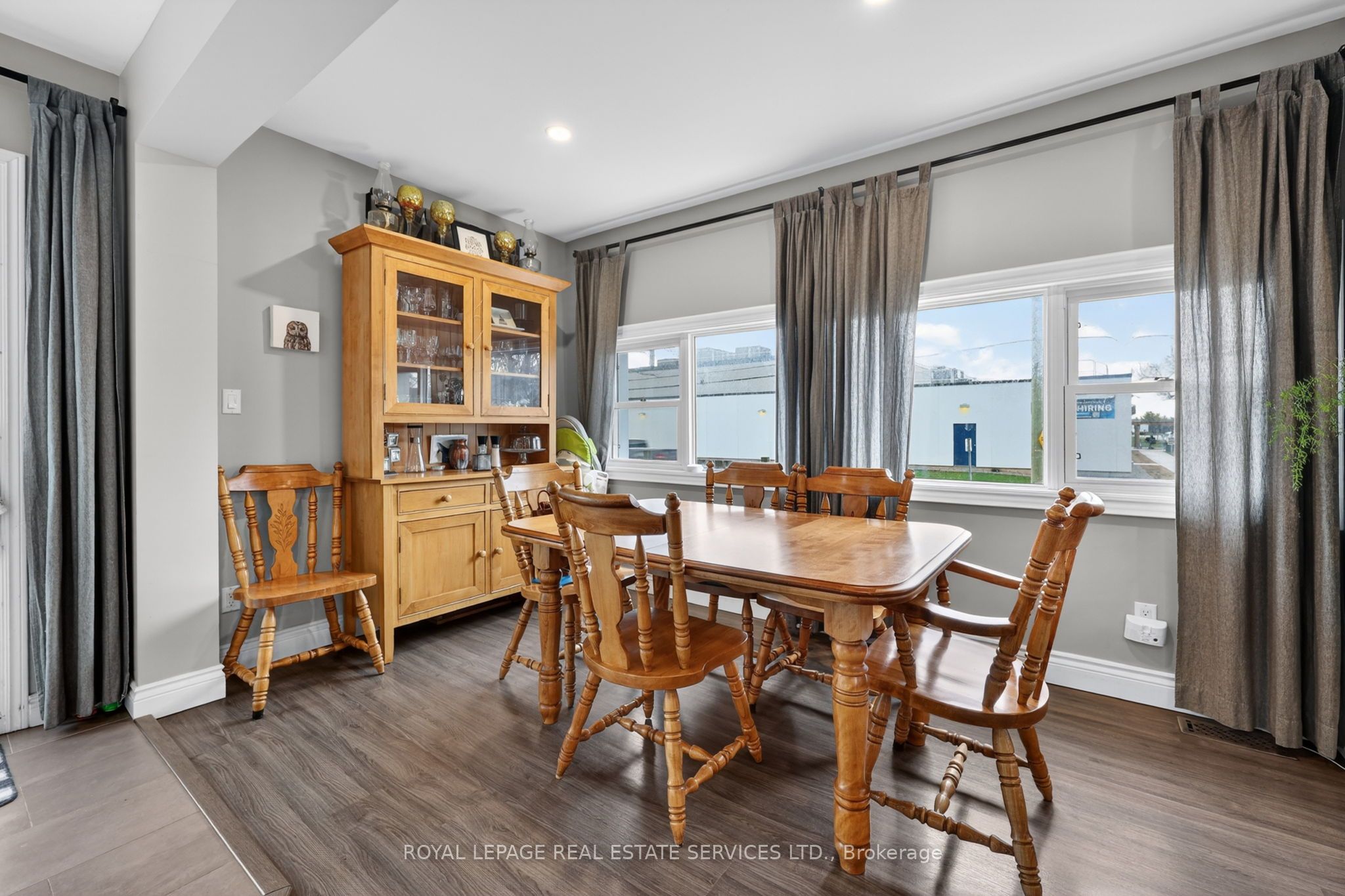 71 Centre Street S Property Photo 10
