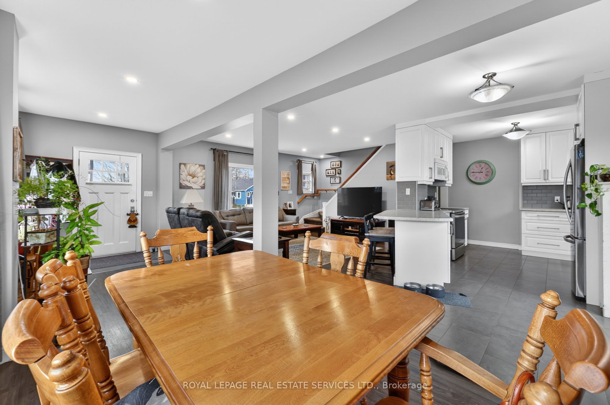 71 Centre Street S Property Photo 11