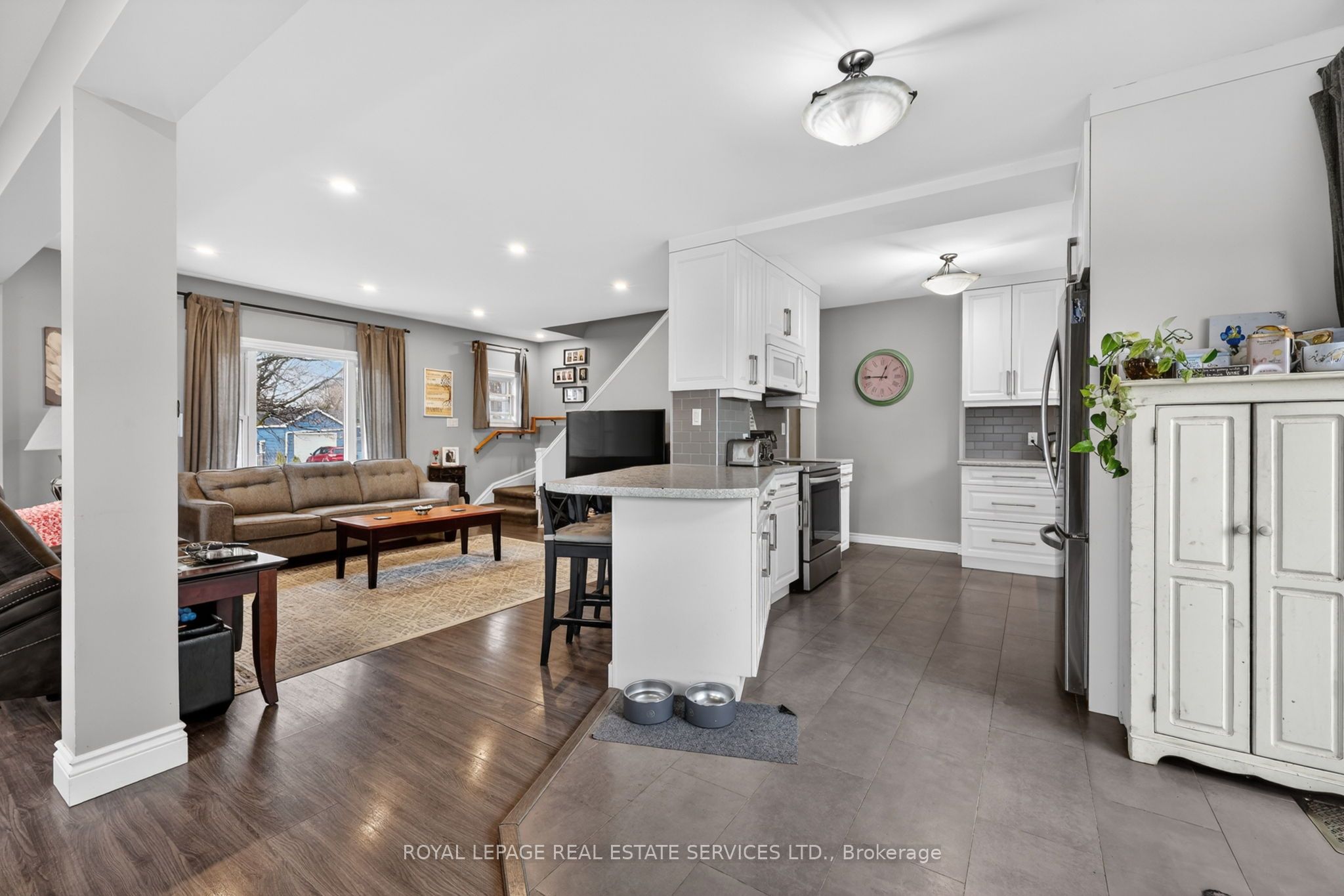 71 Centre Street S Property Photo 12