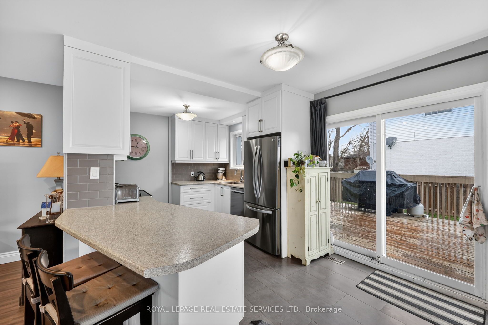 71 Centre Street S Property Photo 14