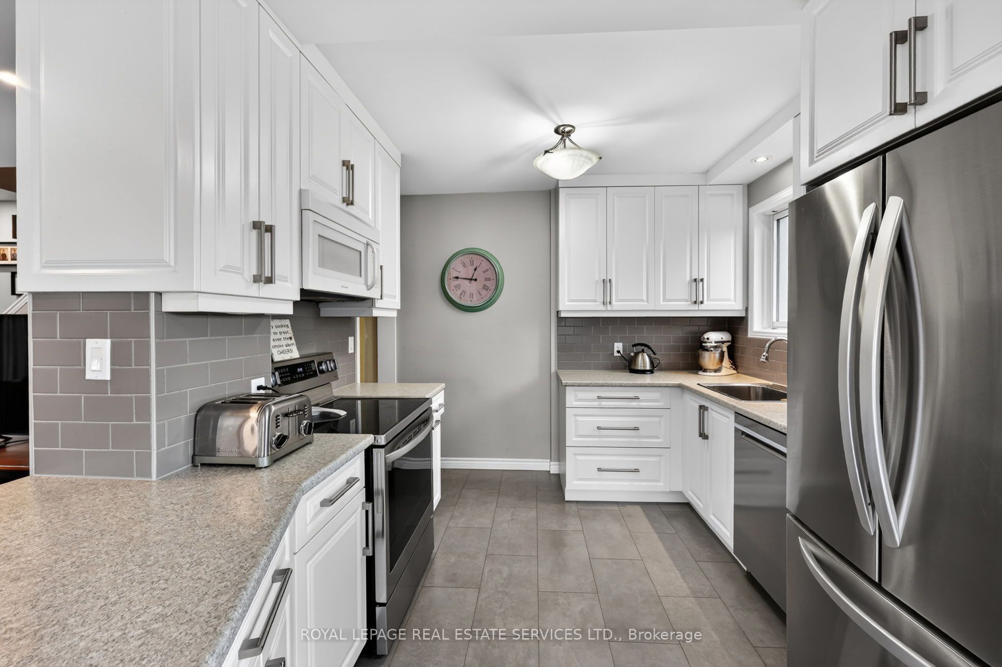 71 Centre Street S Property Photo 15