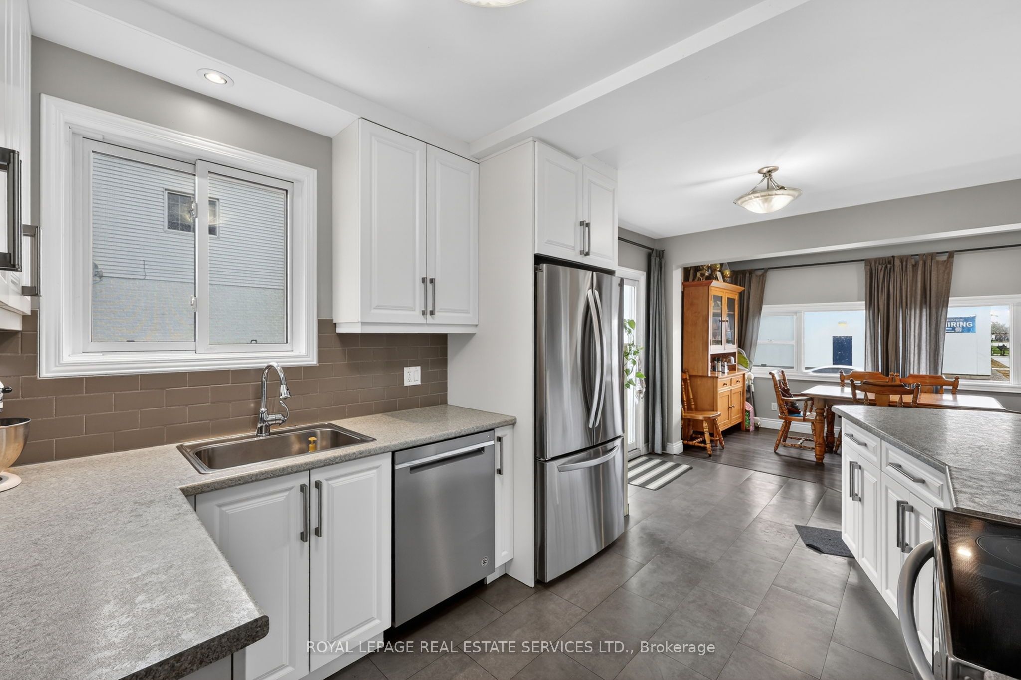 71 Centre Street S Property Photo 16