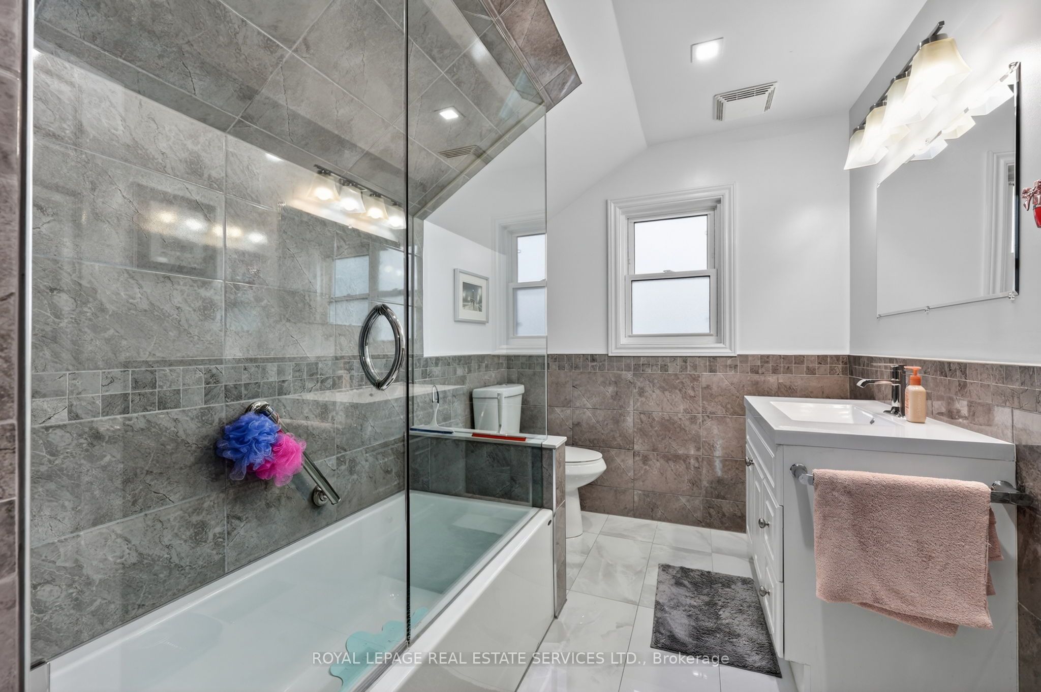 71 Centre Street S Property Photo 23