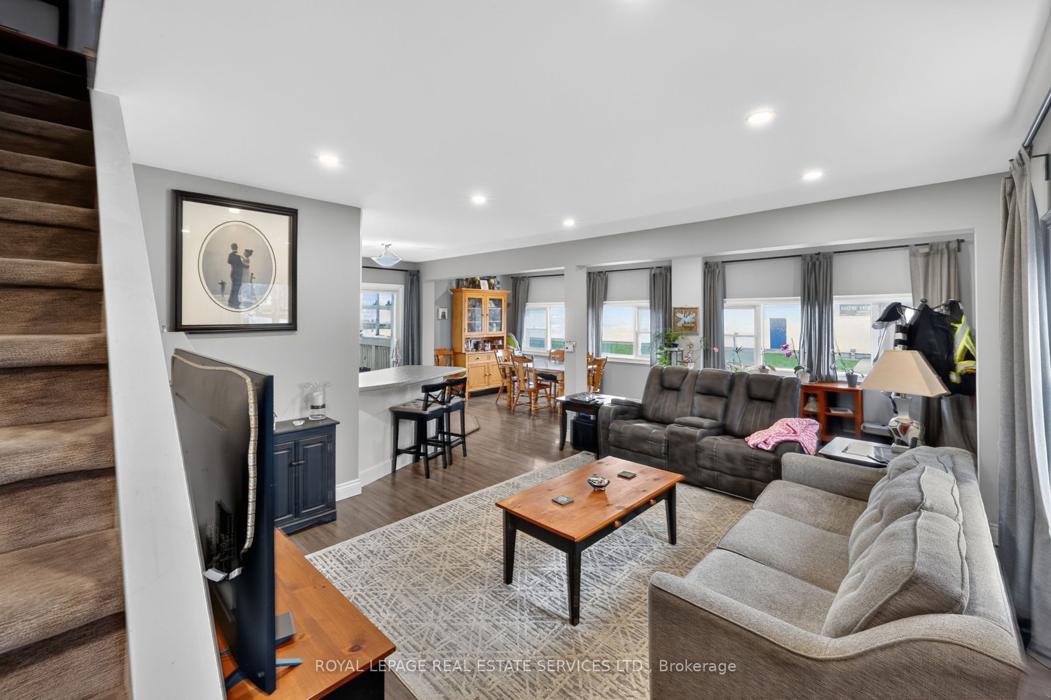 71 Centre Street S Property Photo 24