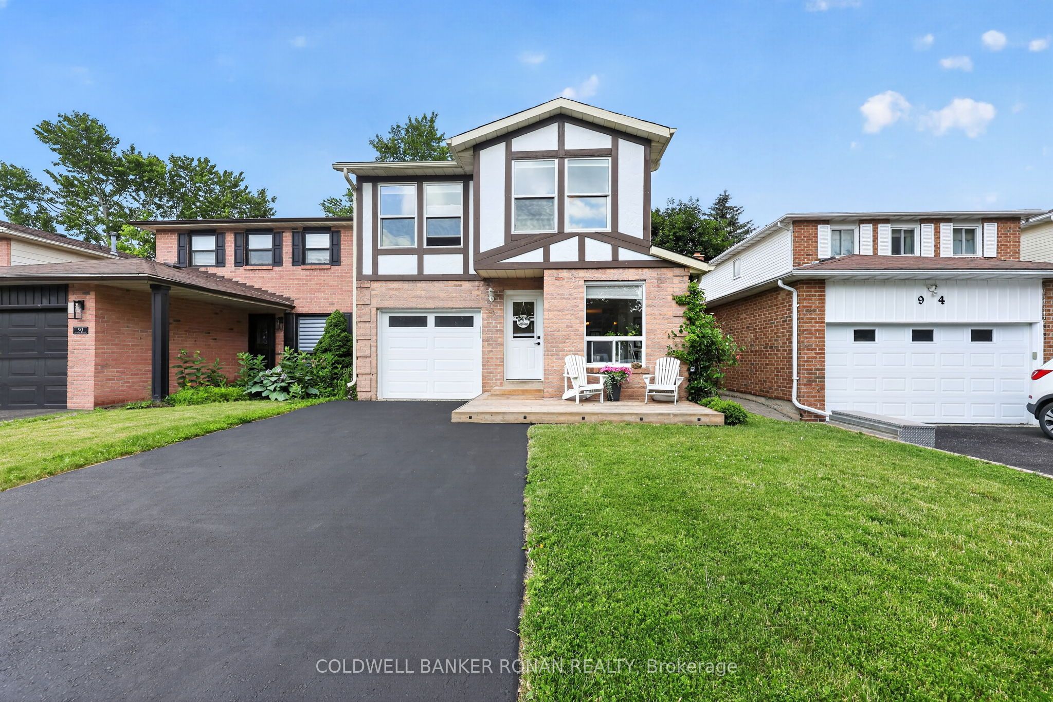 92 Daniele Avenue N Property Photo 1