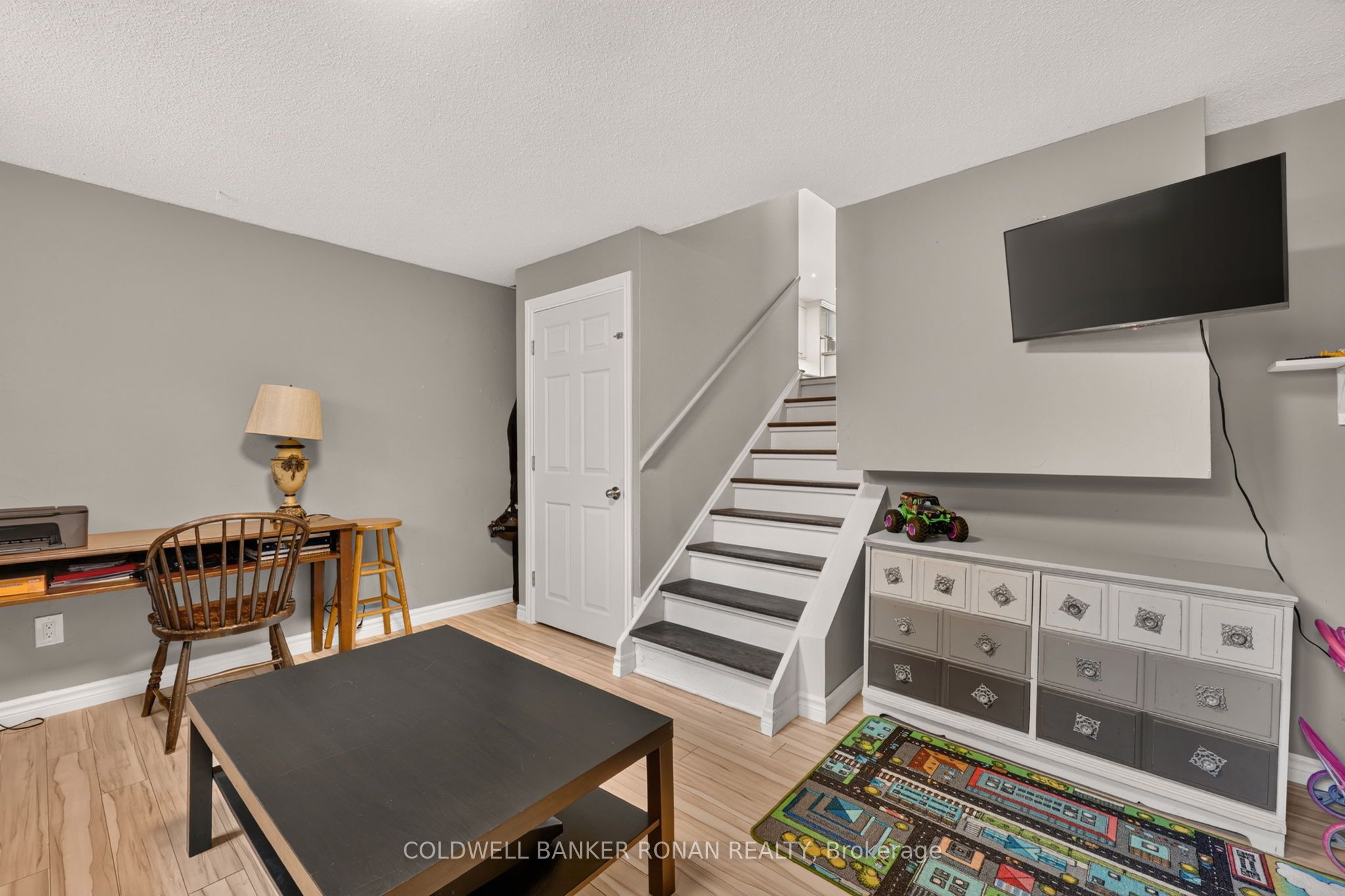 92 Daniele Avenue N Property Photo 31